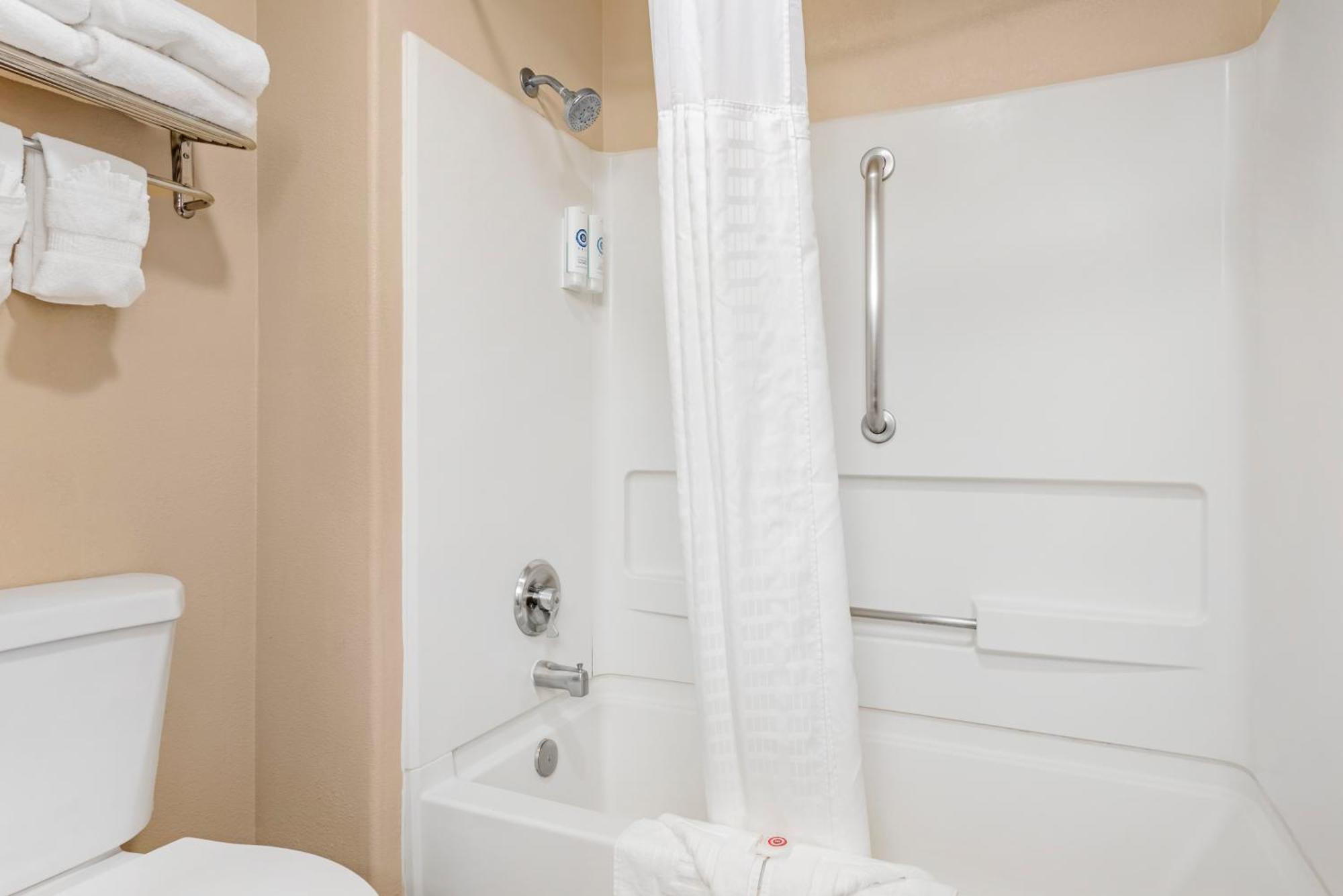 Queen Room Two Queen Beds Non-Smoking or Pet Friendly