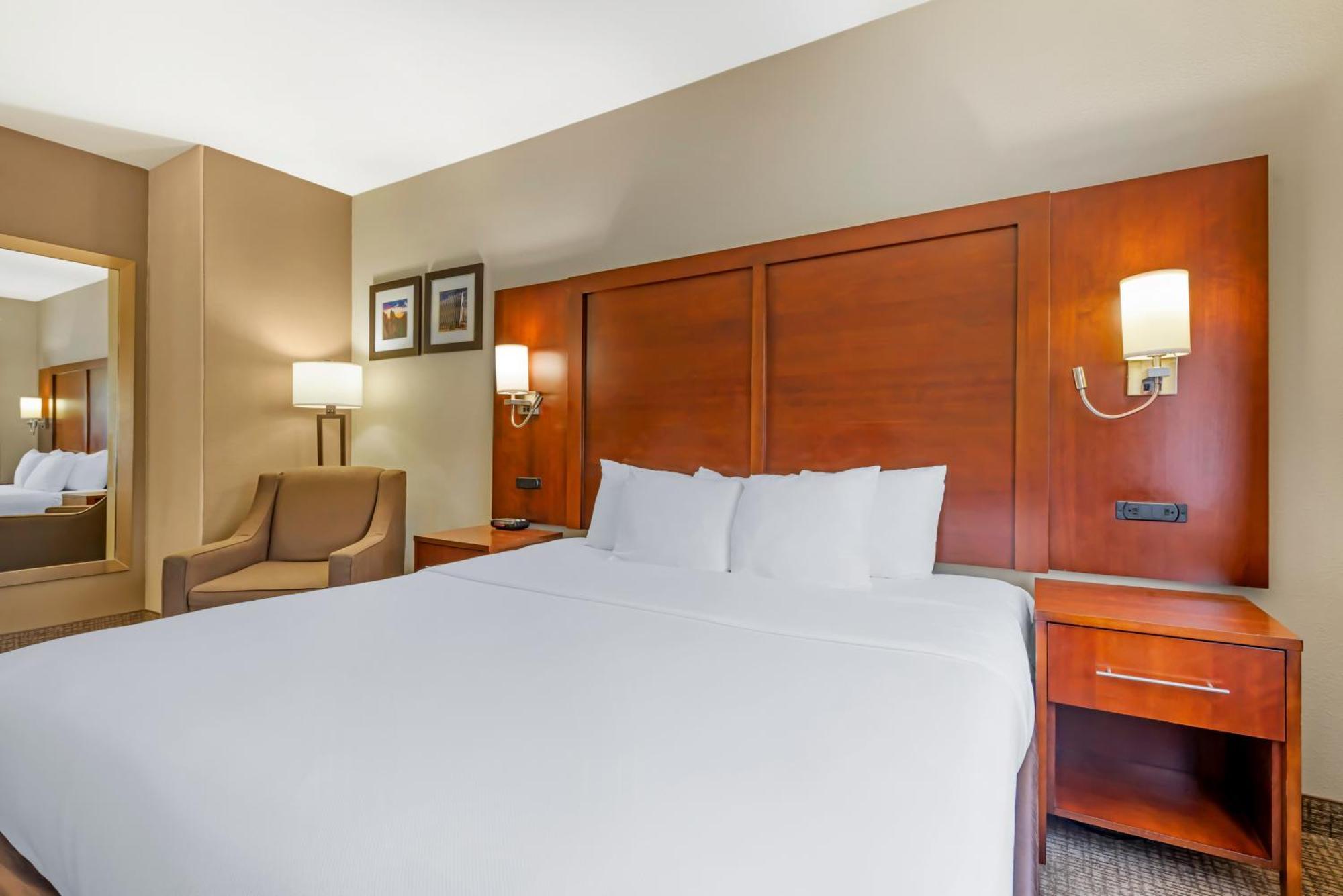 Deluxe King Room