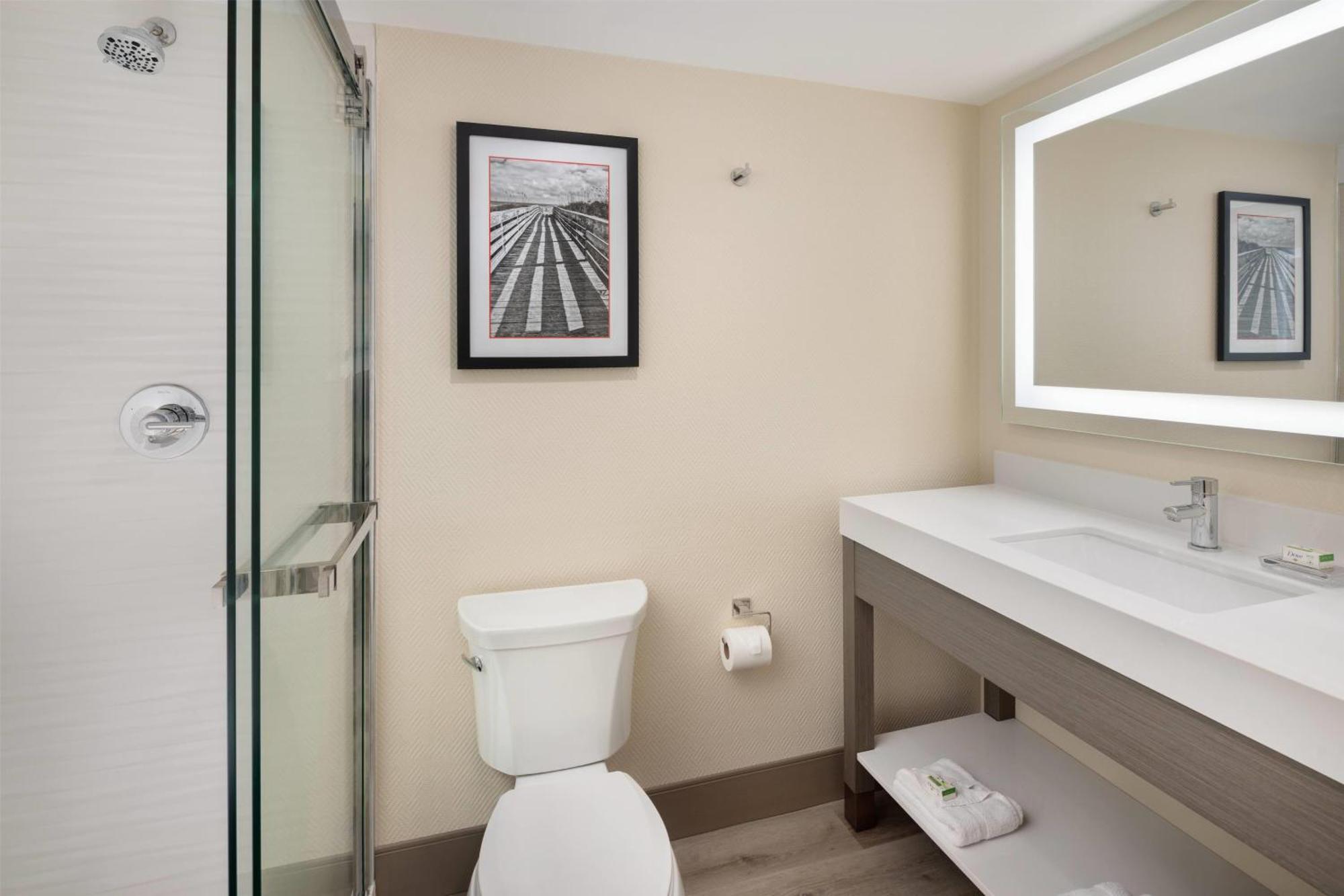 Deluxe Queen Room Two Queen Beds Lake View Lower Floors or Non-Smoking