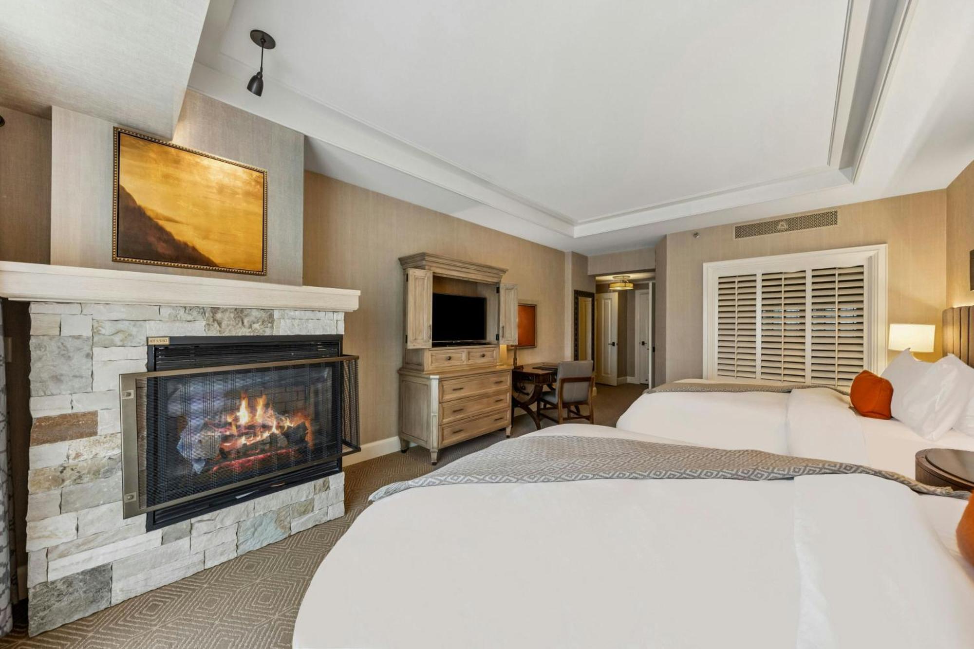 Family Deluxe Suite 2 Queen Valley view