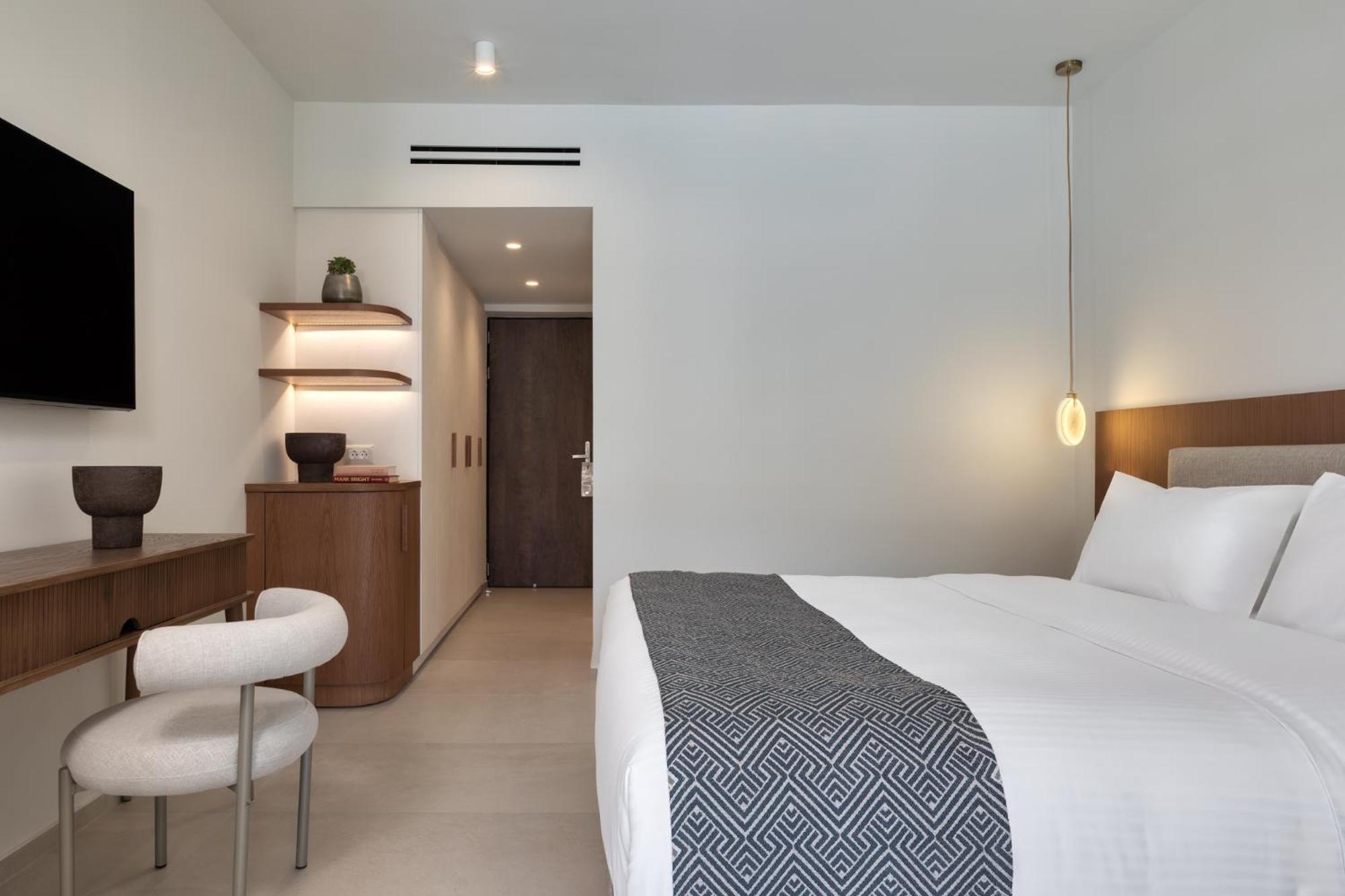 Apartament typu Junior Suite z widokiem na ogród i prywatnym basenem