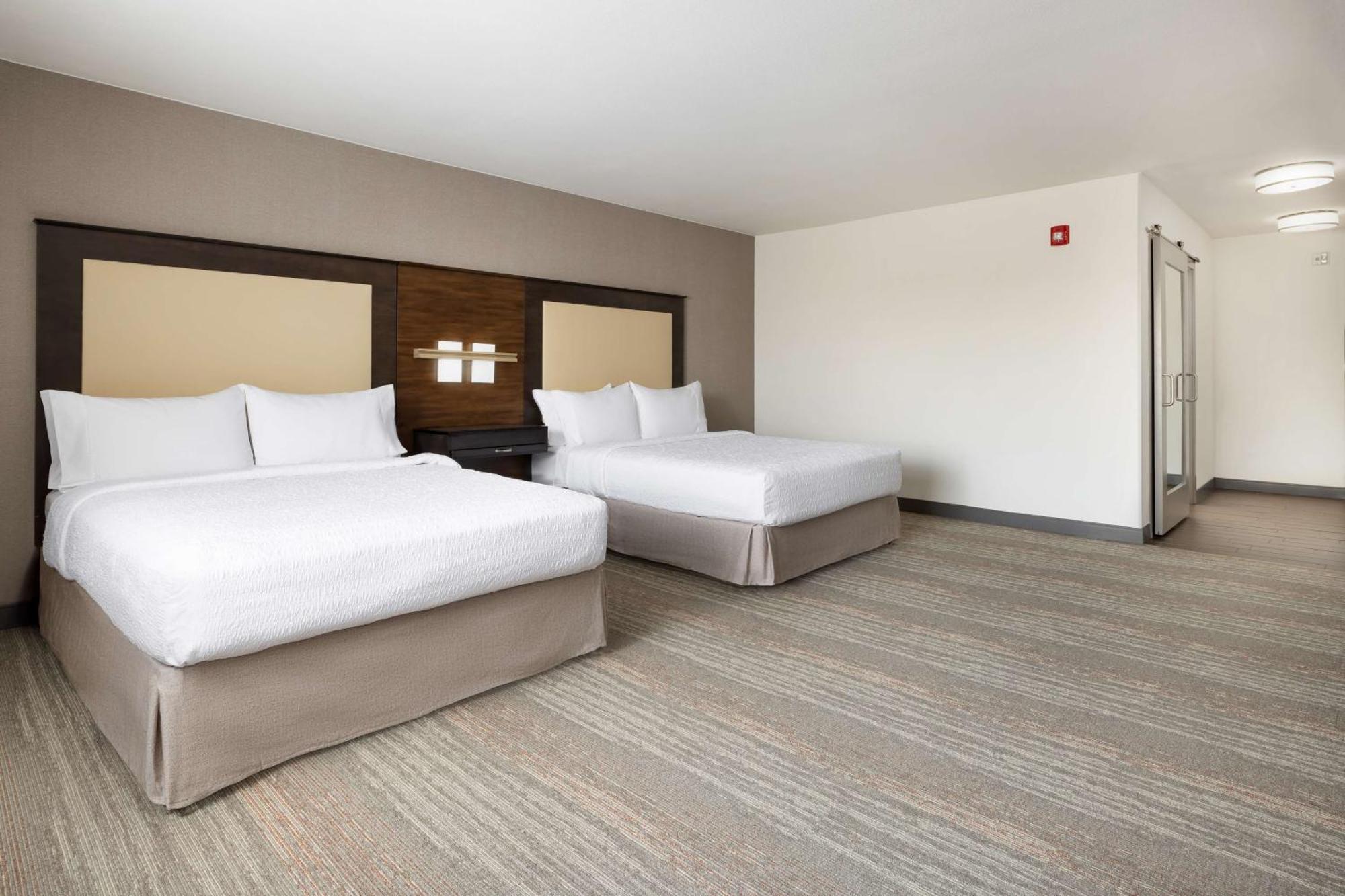 Queen Room Two Queen Beds Mobility Access or Non-Smoking