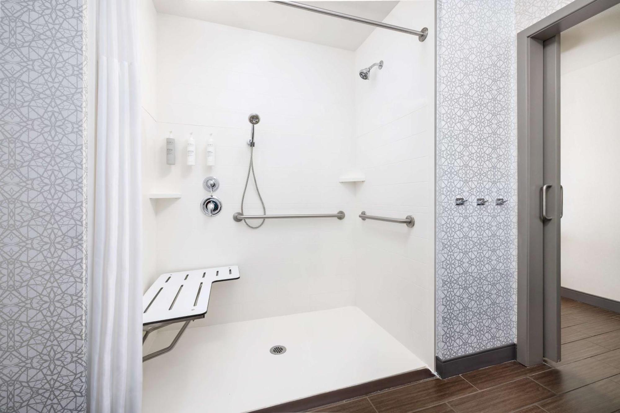 King Room Roll Shower Mobility Access or Non-Smoking
