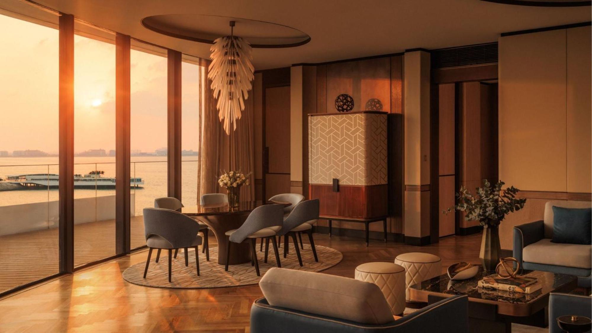 Apartament Ocean Terrace Suite z panoramicznym widokiem – obejmuje prywatnego lokaja, dostęp do klubu Iliana Pool Club, transfery lotniskowe w obie strony oraz prywatny taras