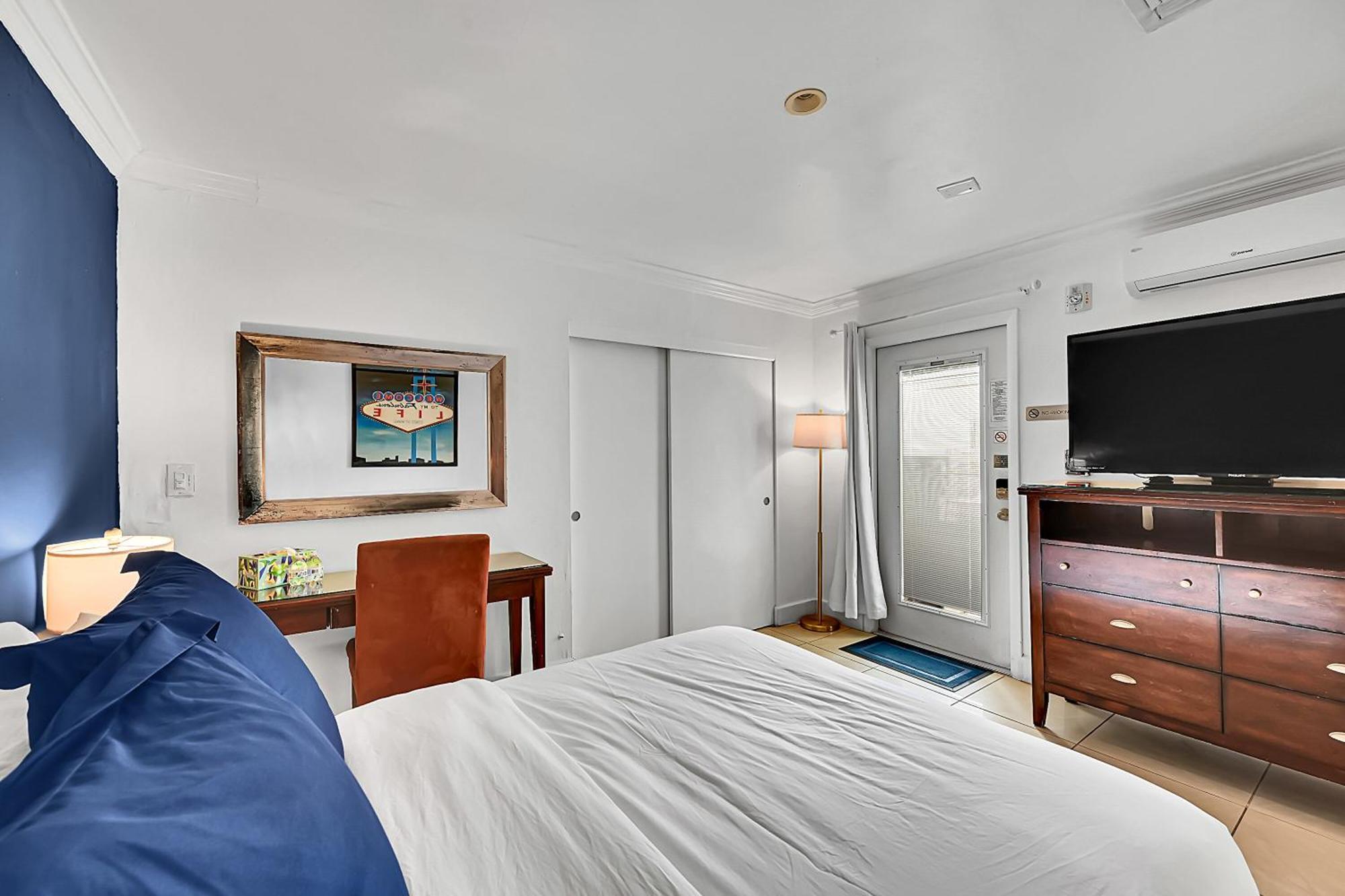 Standard Queen Room