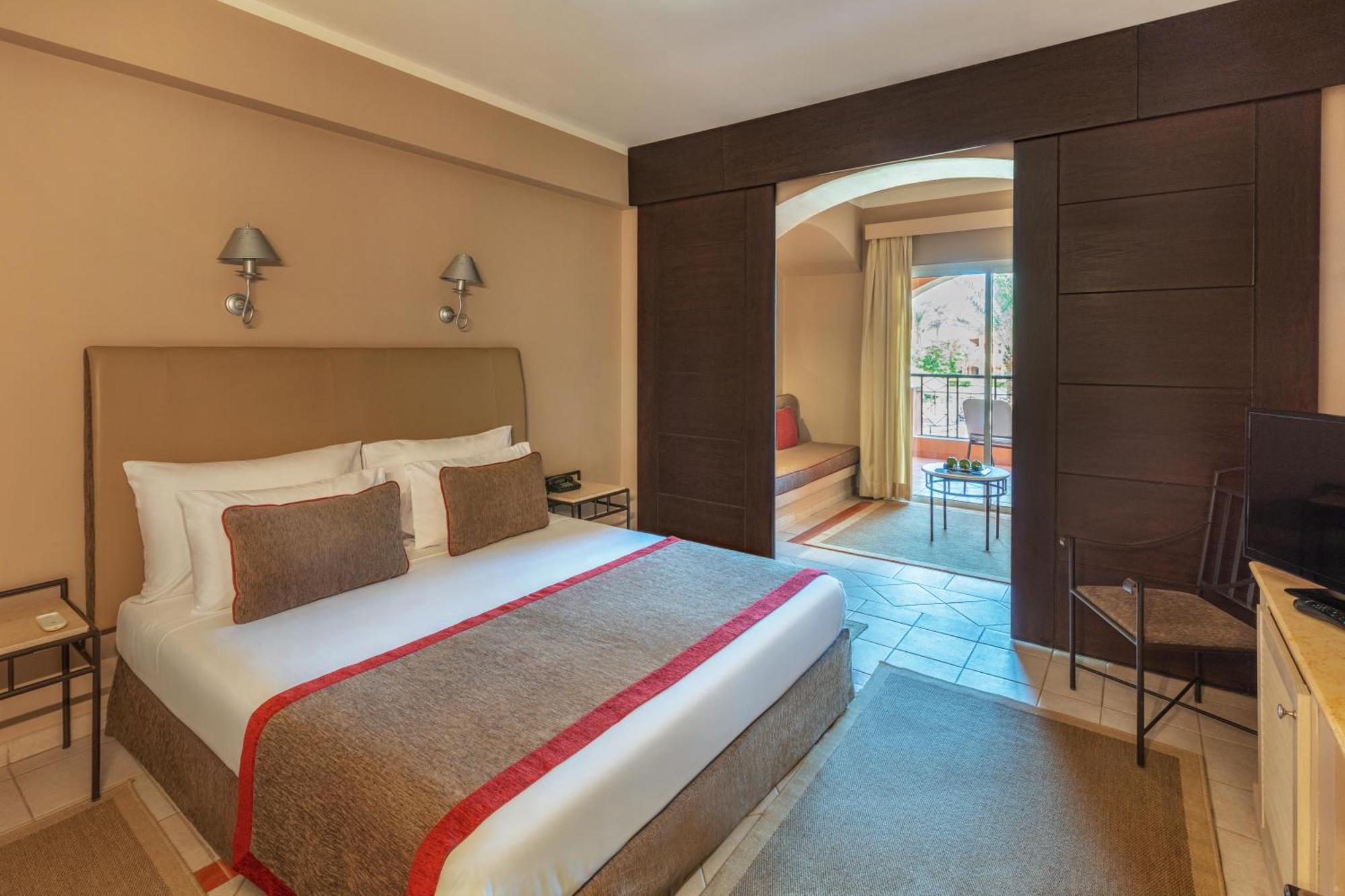 Deluxe Family, Queen or Twin Bed, Pool View