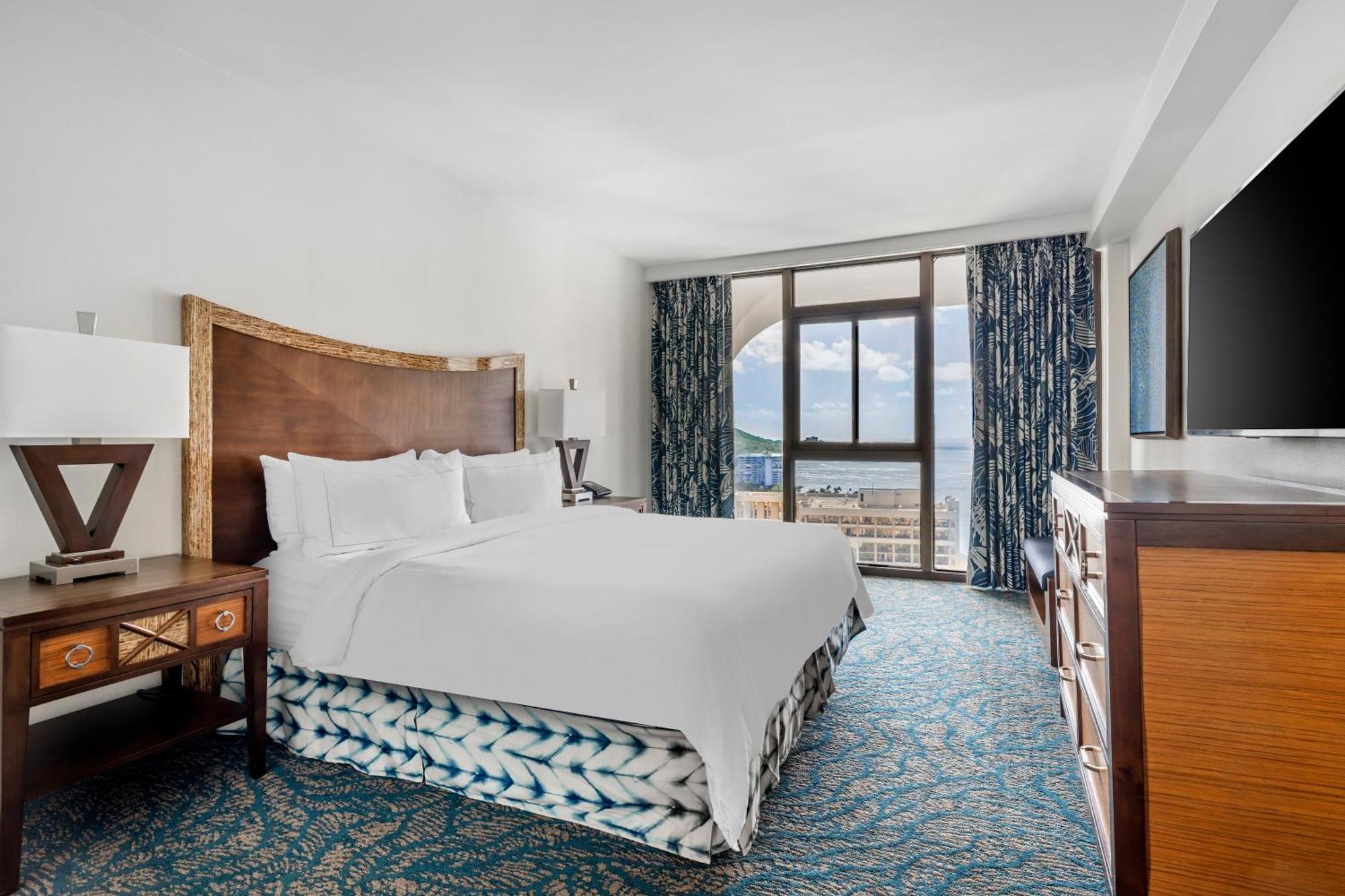 Two-Bedroom Bi-Level Penthouse Suite Ocean View Lagoon Tower
