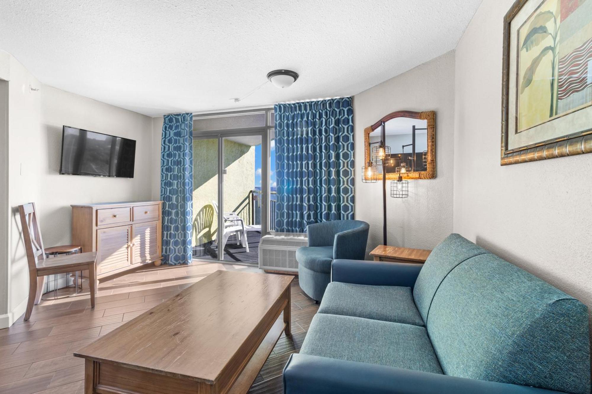 Queen Suite Partial Ocean View