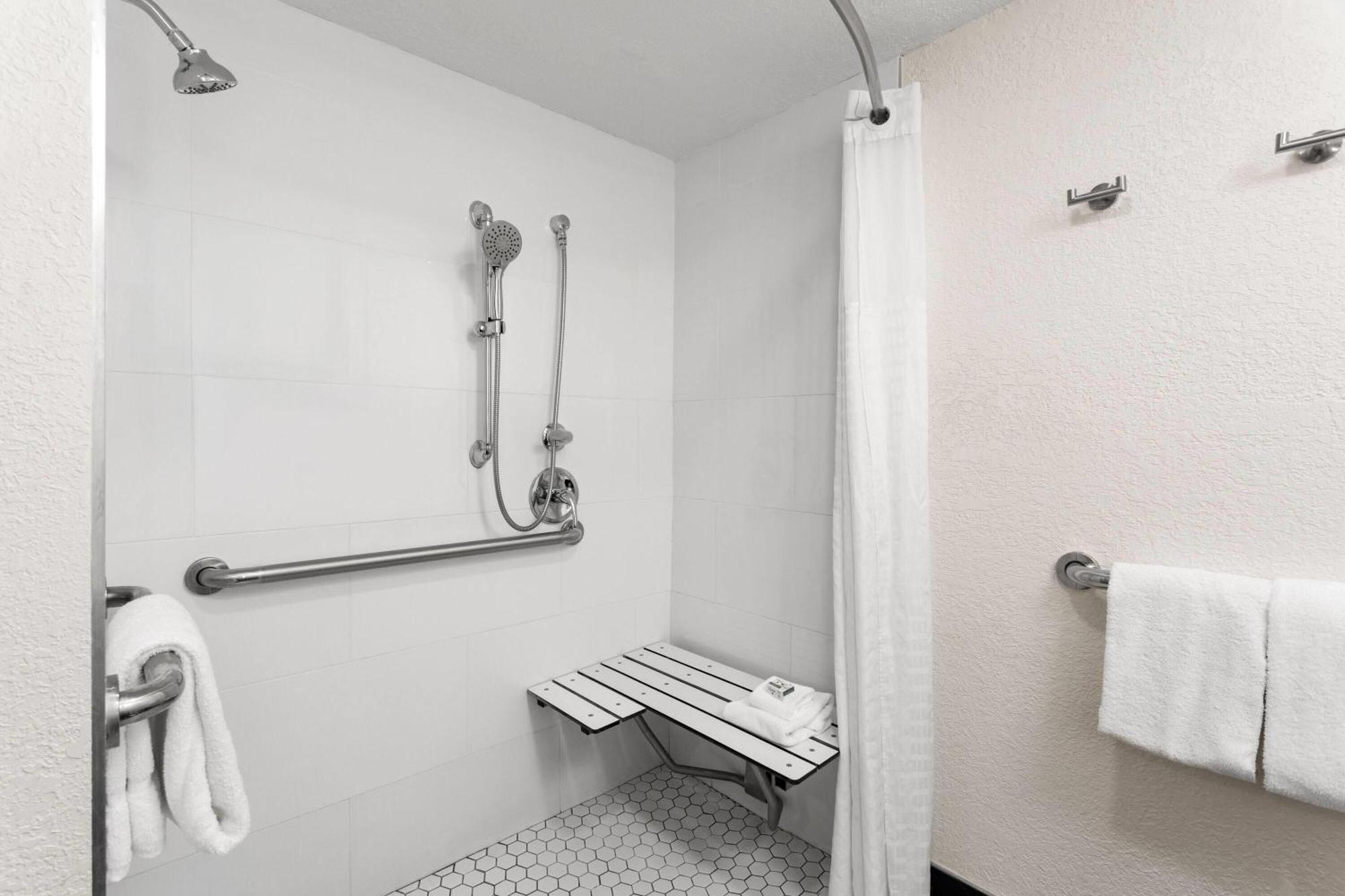 Double Room Garden View Mobility or Hearing Impaired Access Non-Smoking