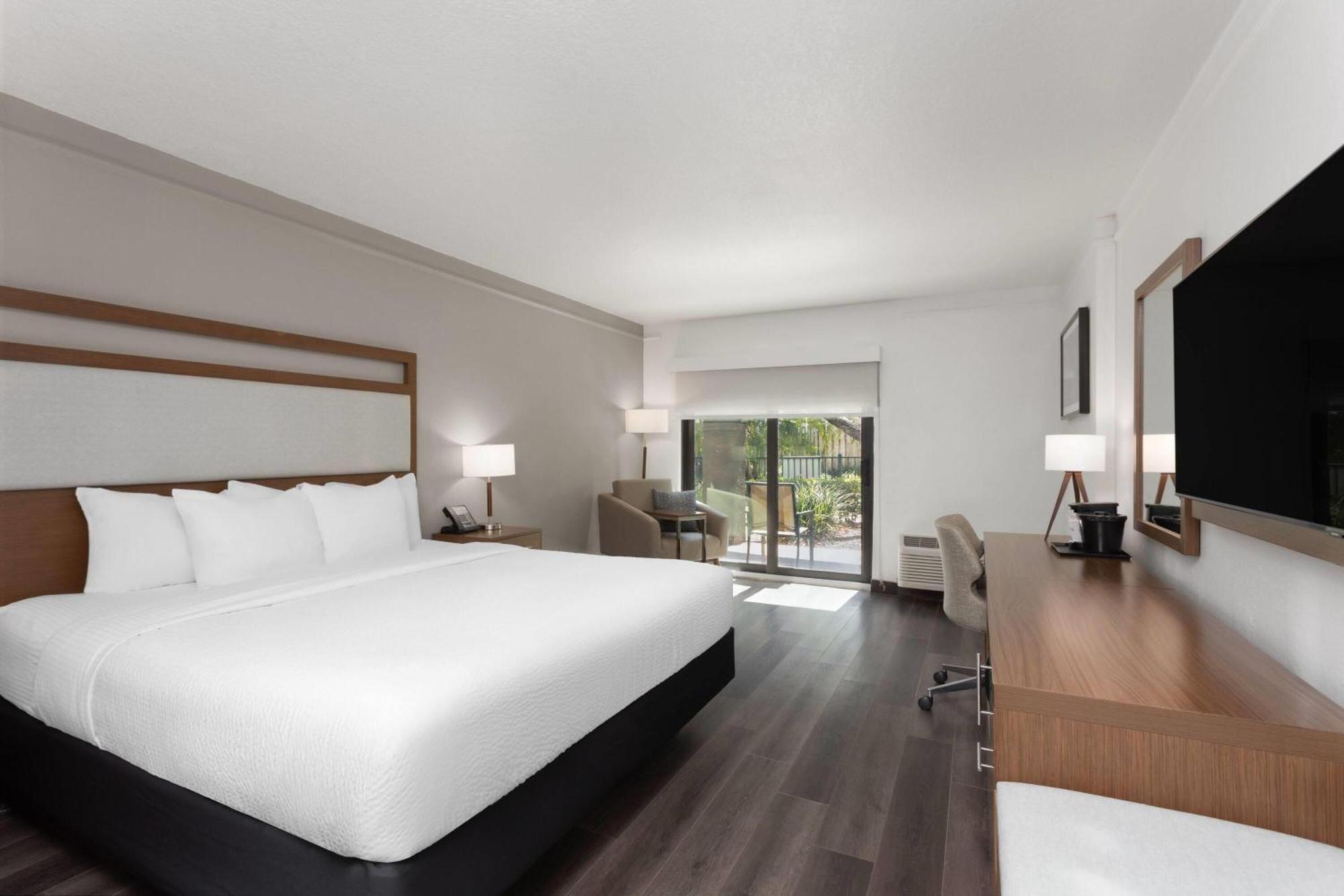 Executive King Room Poolside