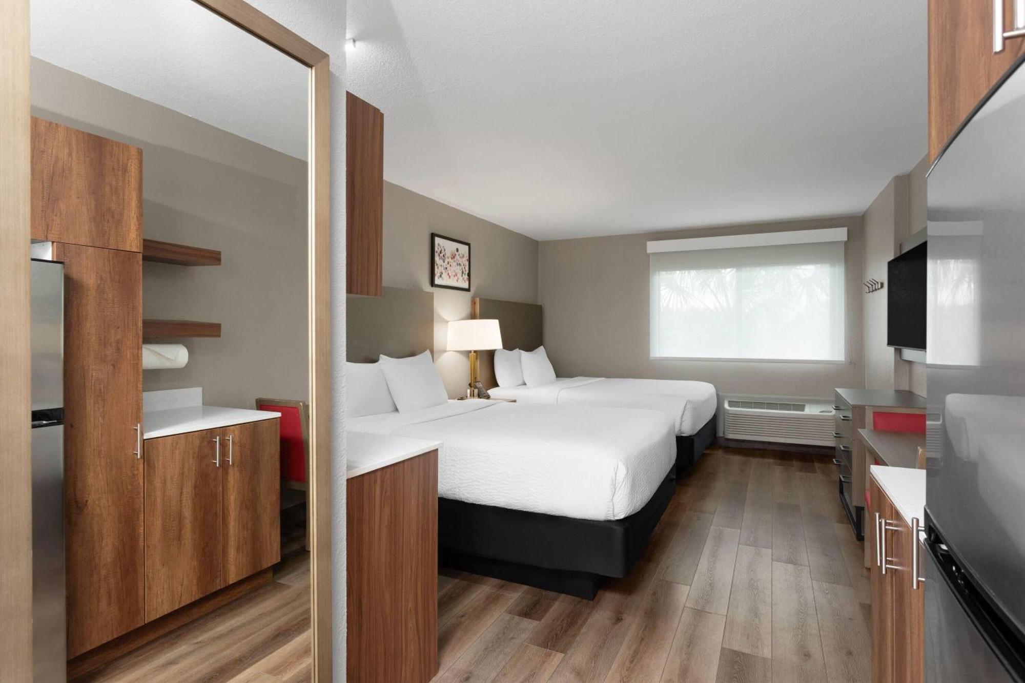 Queen Room Two Queen Beds Non-Smoking