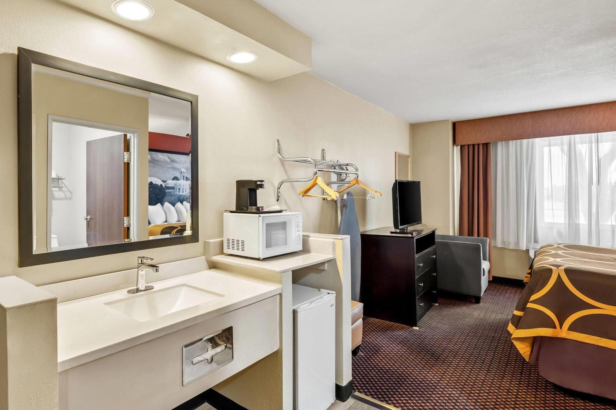 King Studio Suite Non-Smoking