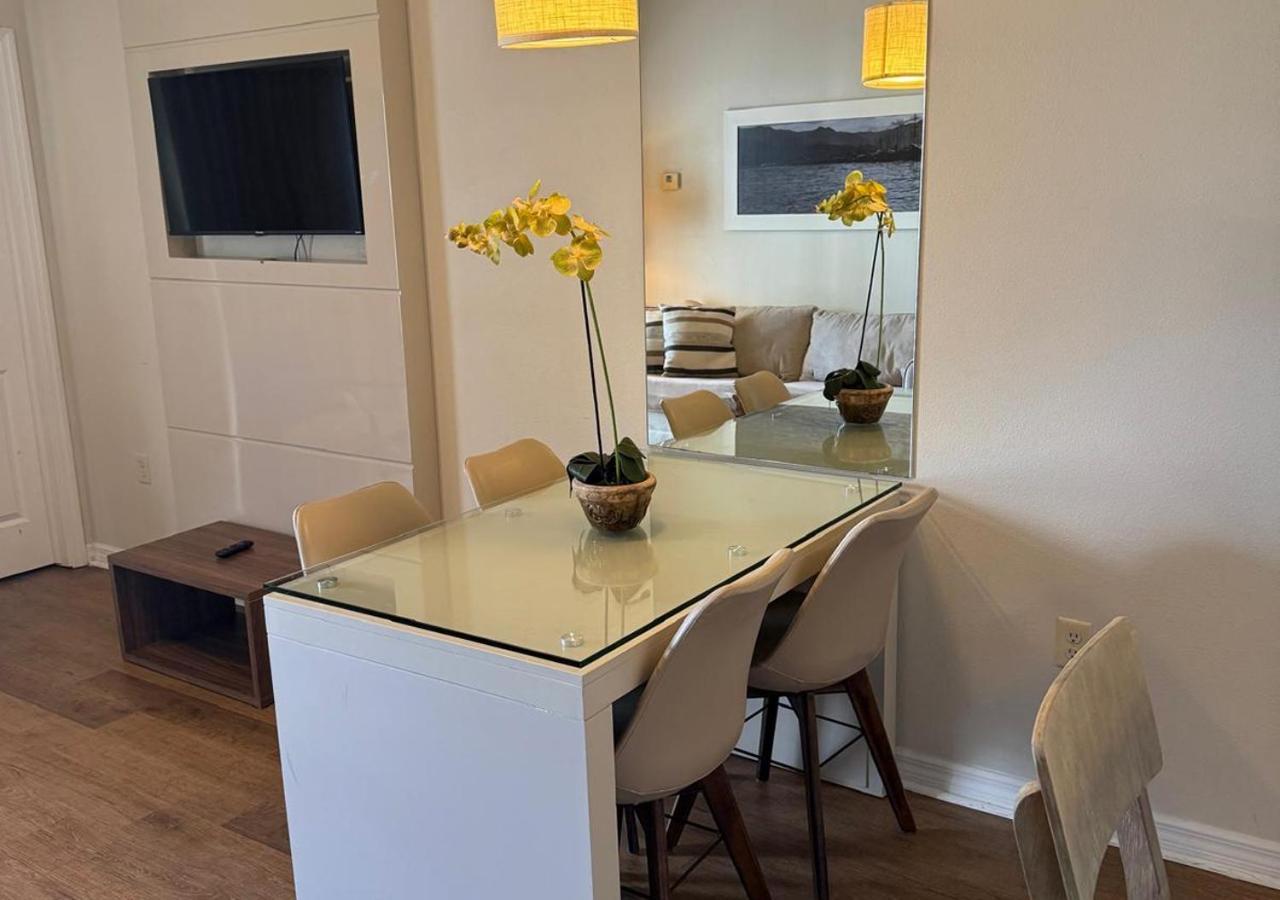 Deluxe One-Bedroom Apartment