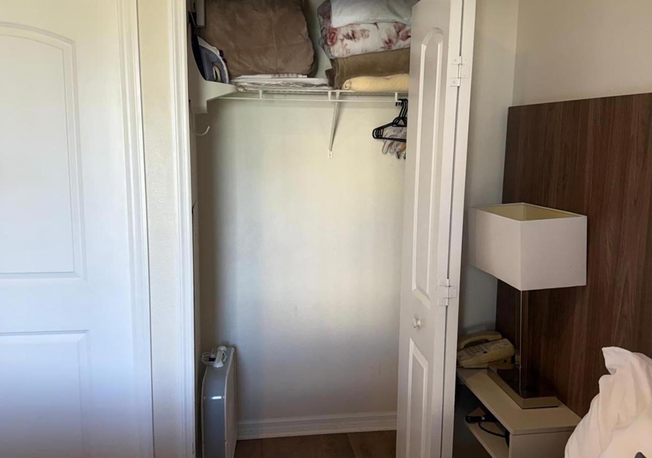 Deluxe One-Bedroom Apartment