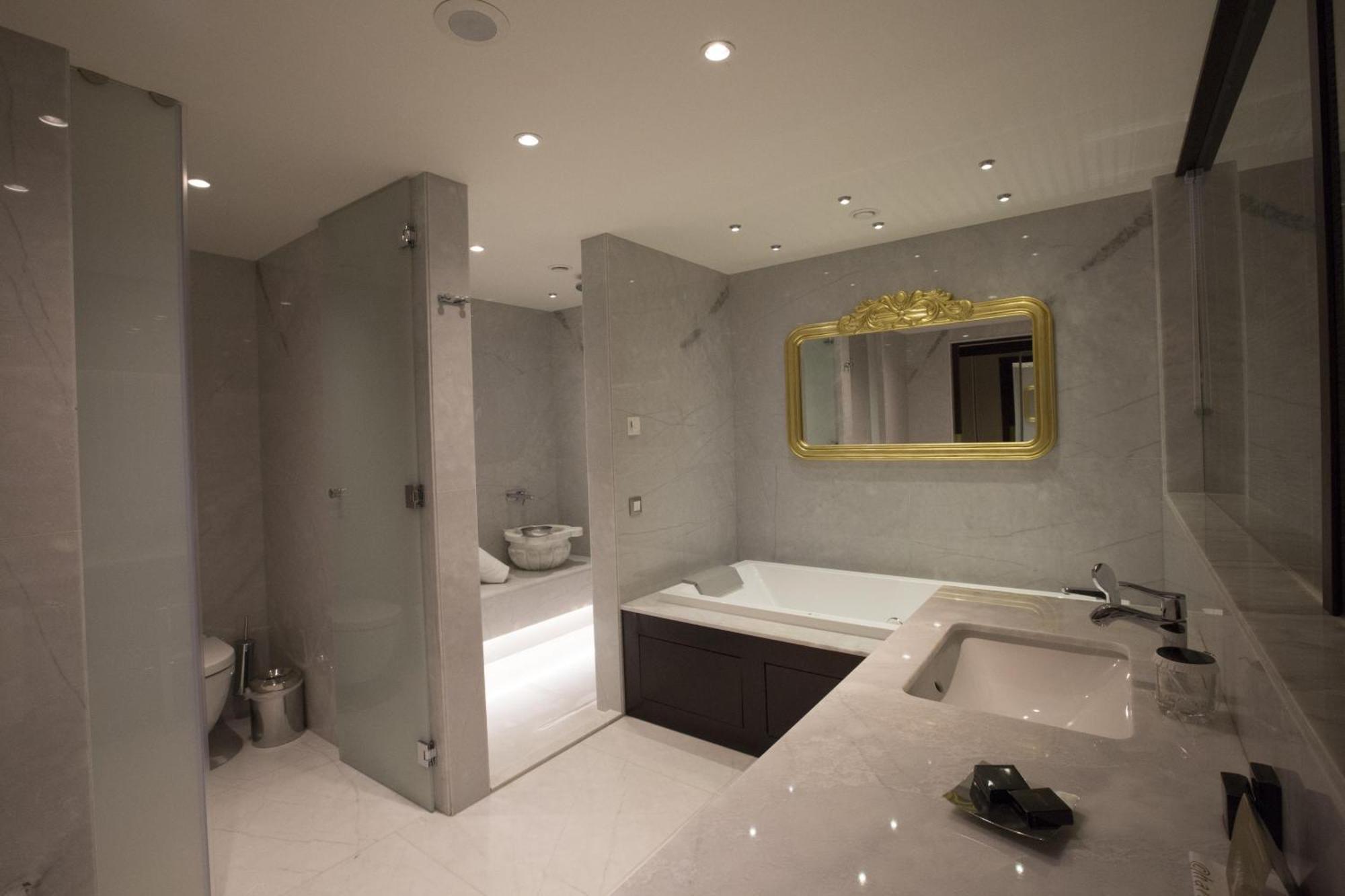 Apartament typu Suite z łóżkiem typu king-size i widokiem na ocean