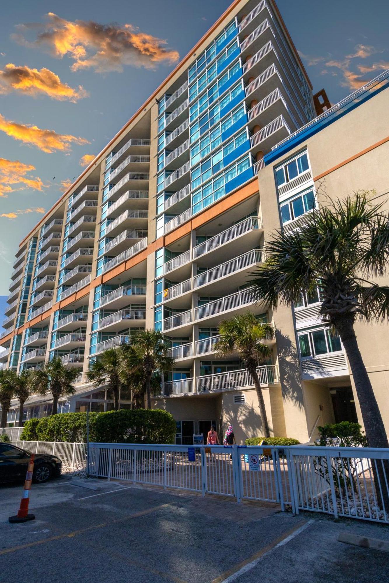 Three-Bedroom Apartment Ocean View