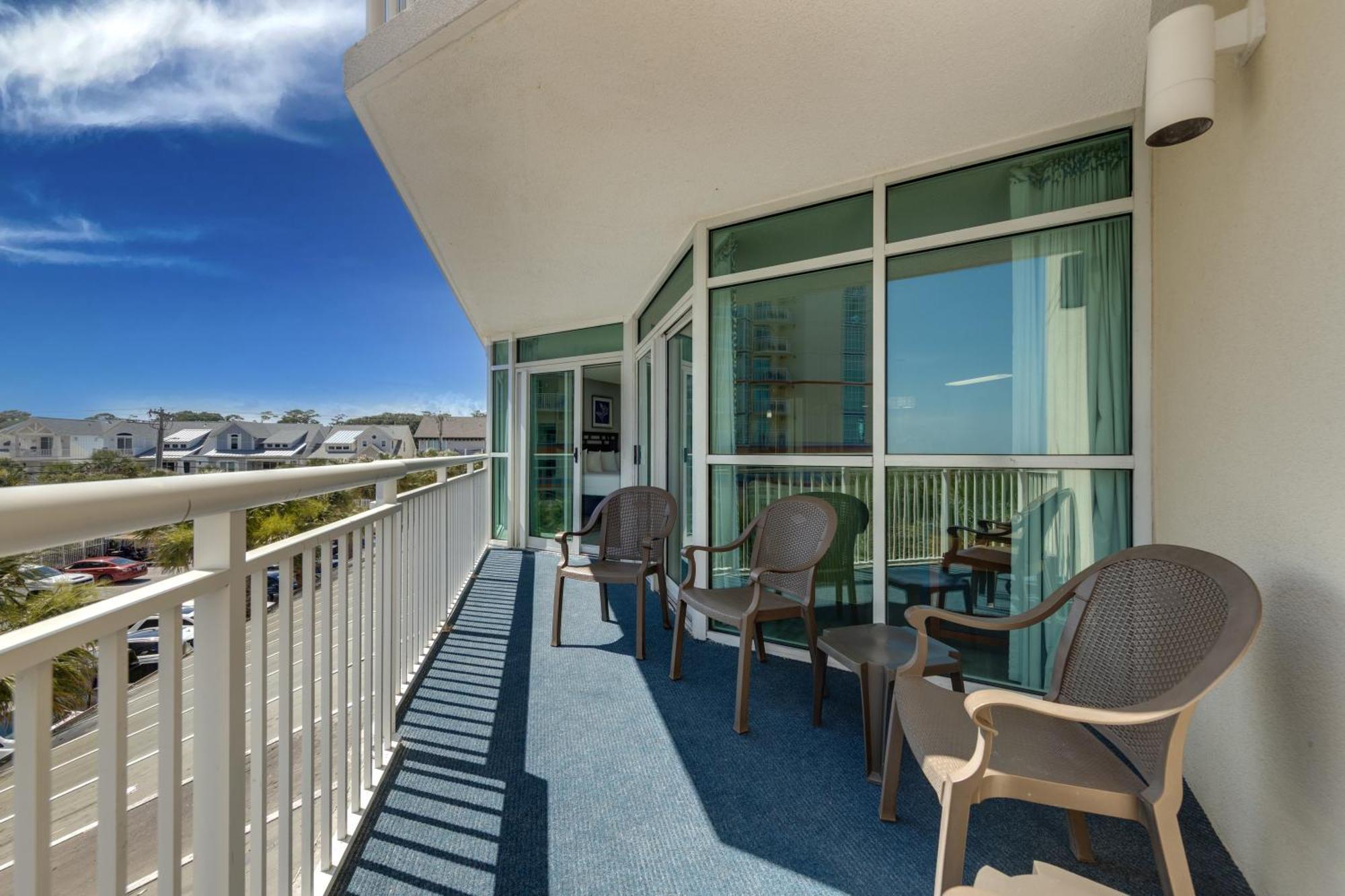 Three-Bedroom Apartment Ocean View
