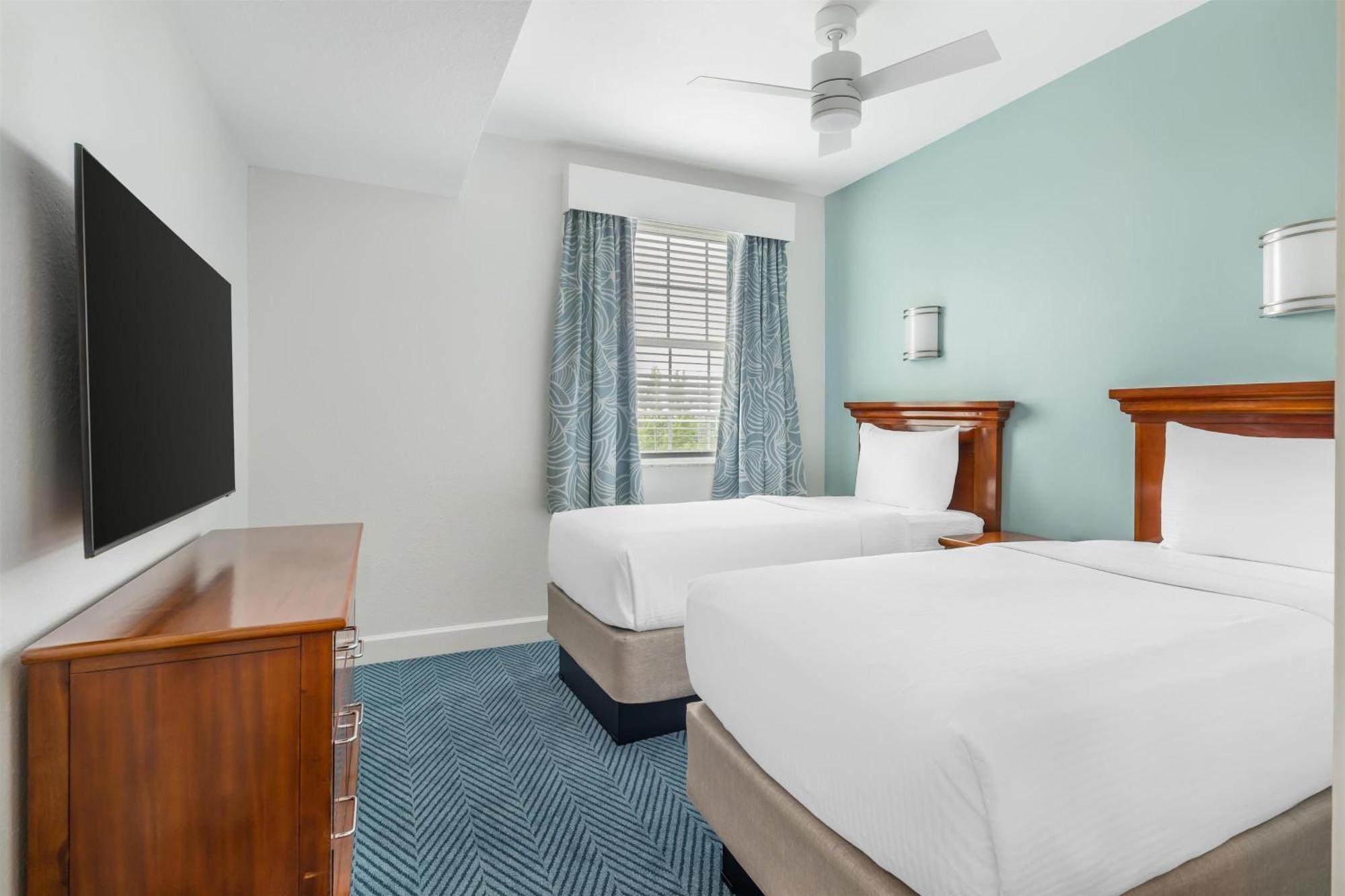 Two-Bedroom King Suite Two Twin Beds Roll Shower Mobility Accessible