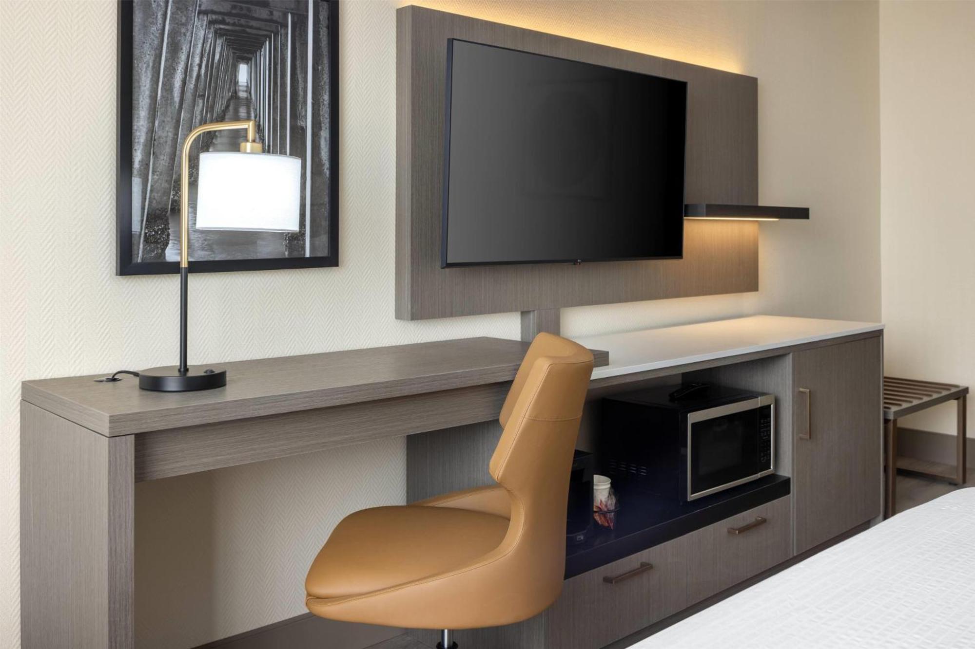 Deluxe Queen Room Two Queen Beds Lake View Lower Floors or Non-Smoking