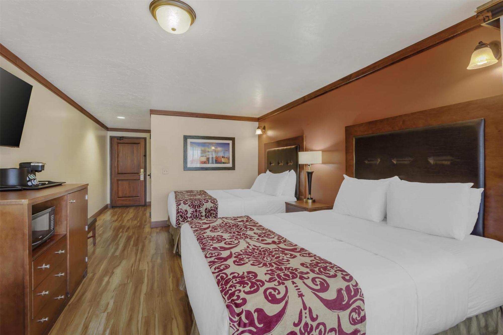 Queen Room Two Queen Beds Street View or Non-Smoking