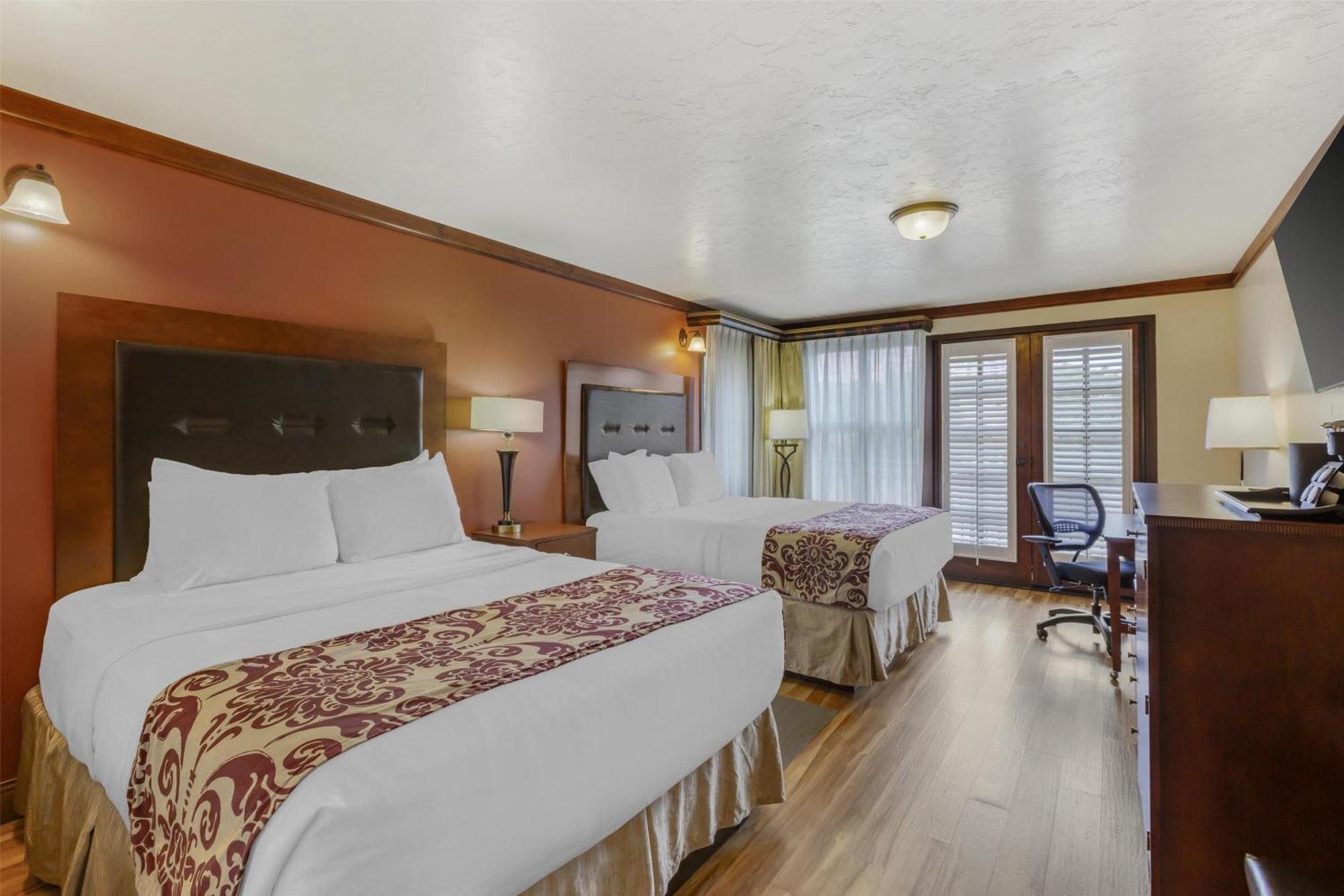 Queen Room Two Queen Beds Street View or Non-Smoking