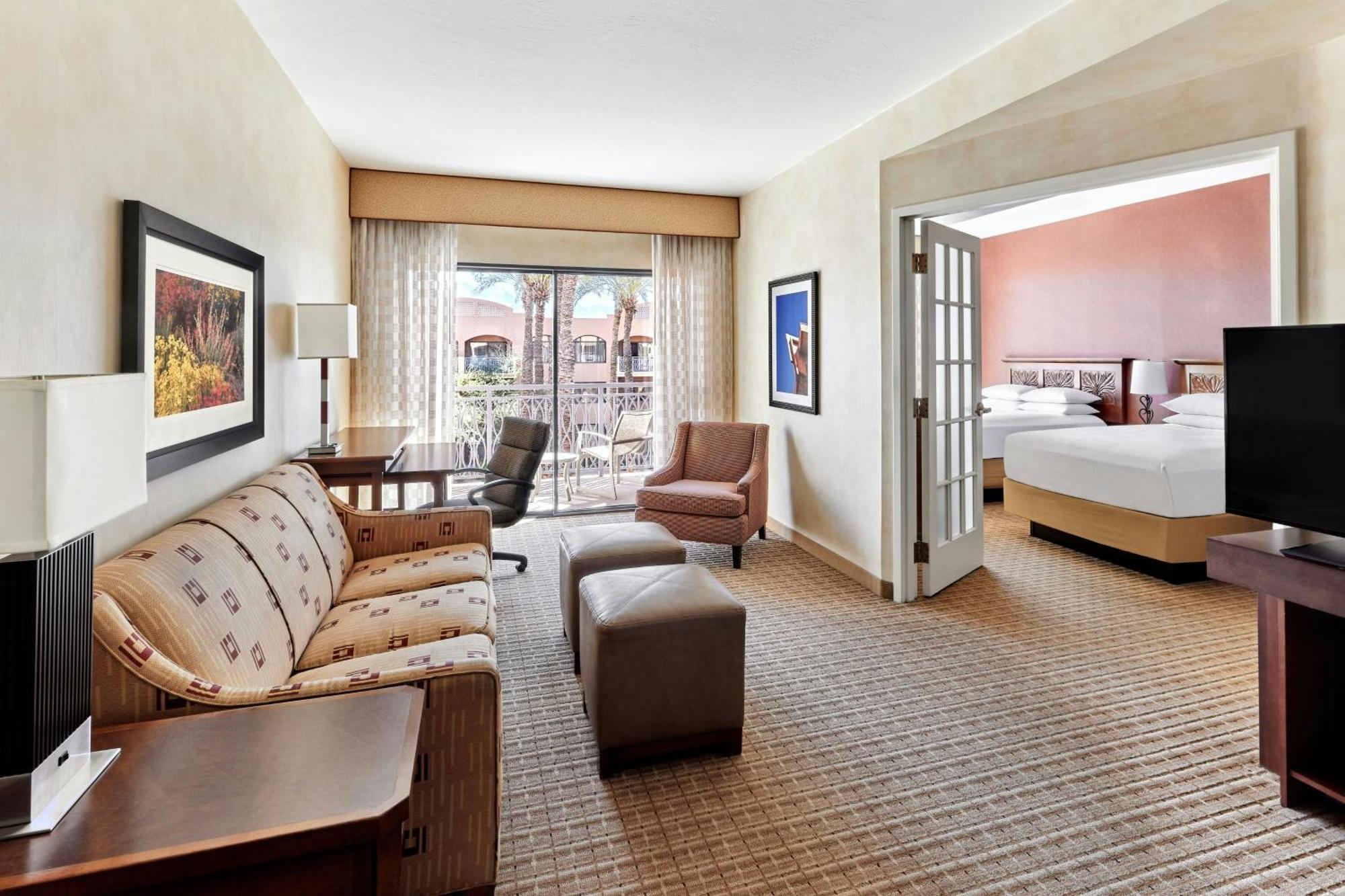 One-Bedroom 2 Double Bed Suite Balcony or Patio