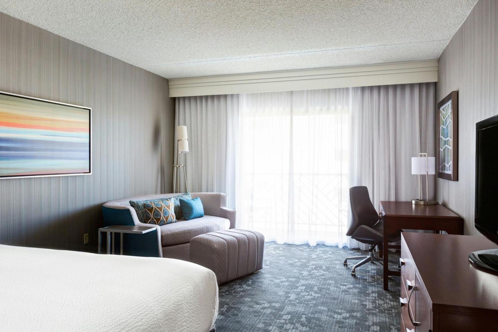 Executive King Room Sofa Bed