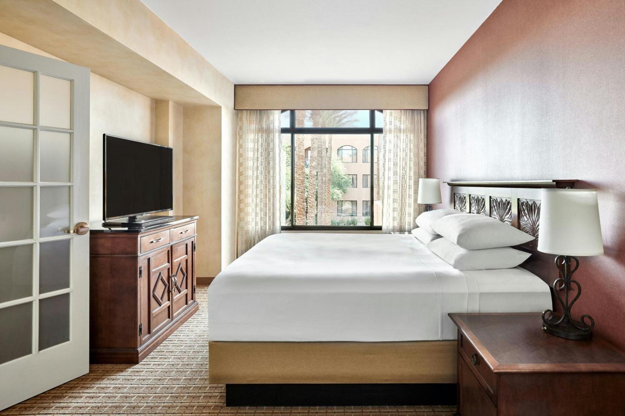 One-Bedroom King Suite Balcony or Patio