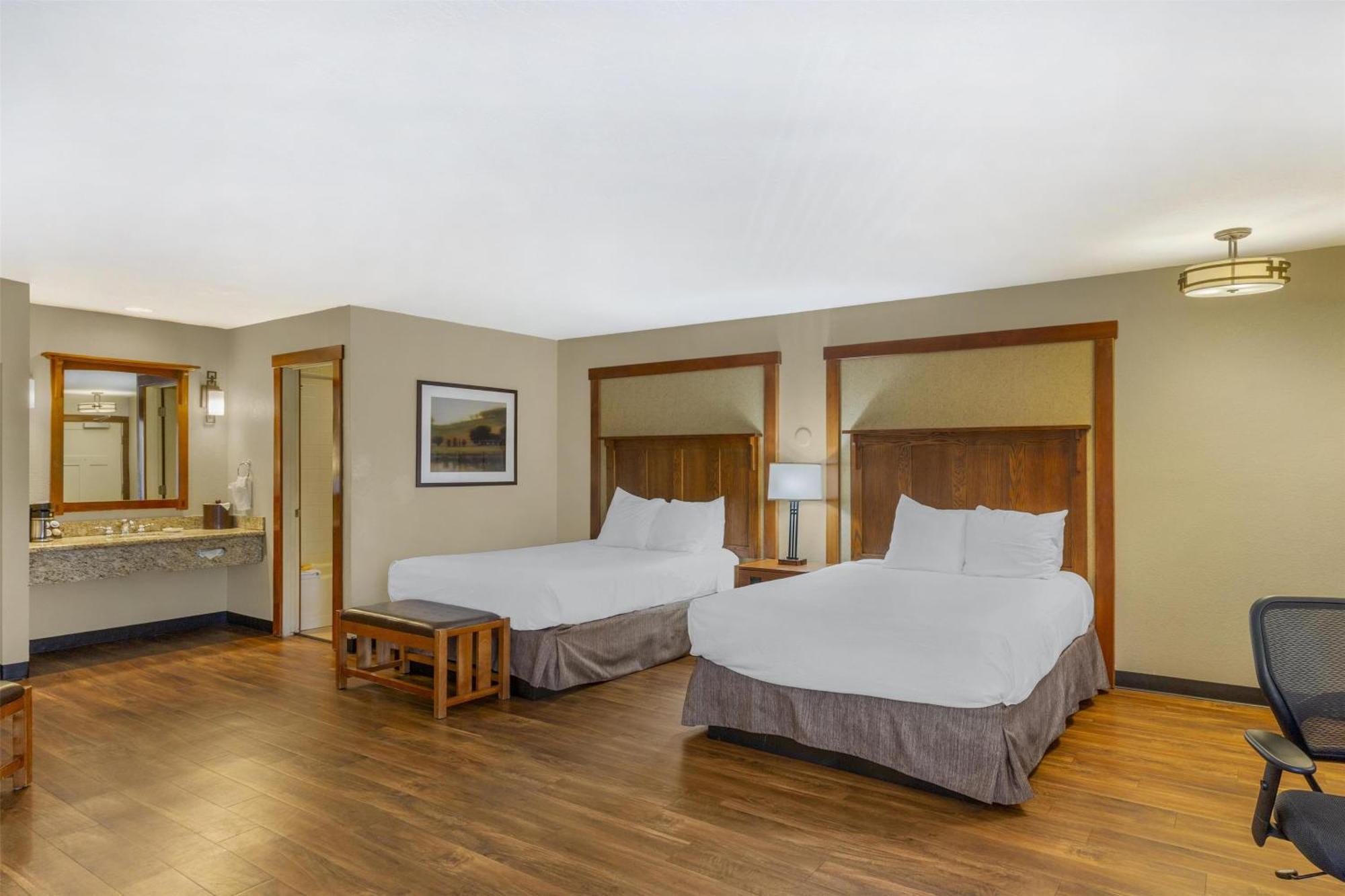 Queen Room Two Queen Beds Sofa Bed Non-Smoking