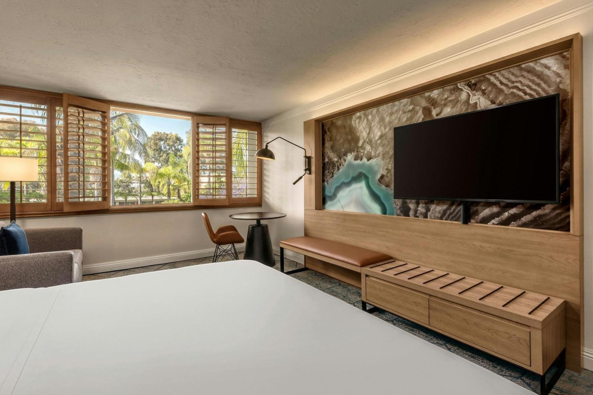 Guest room 1 King Garden view