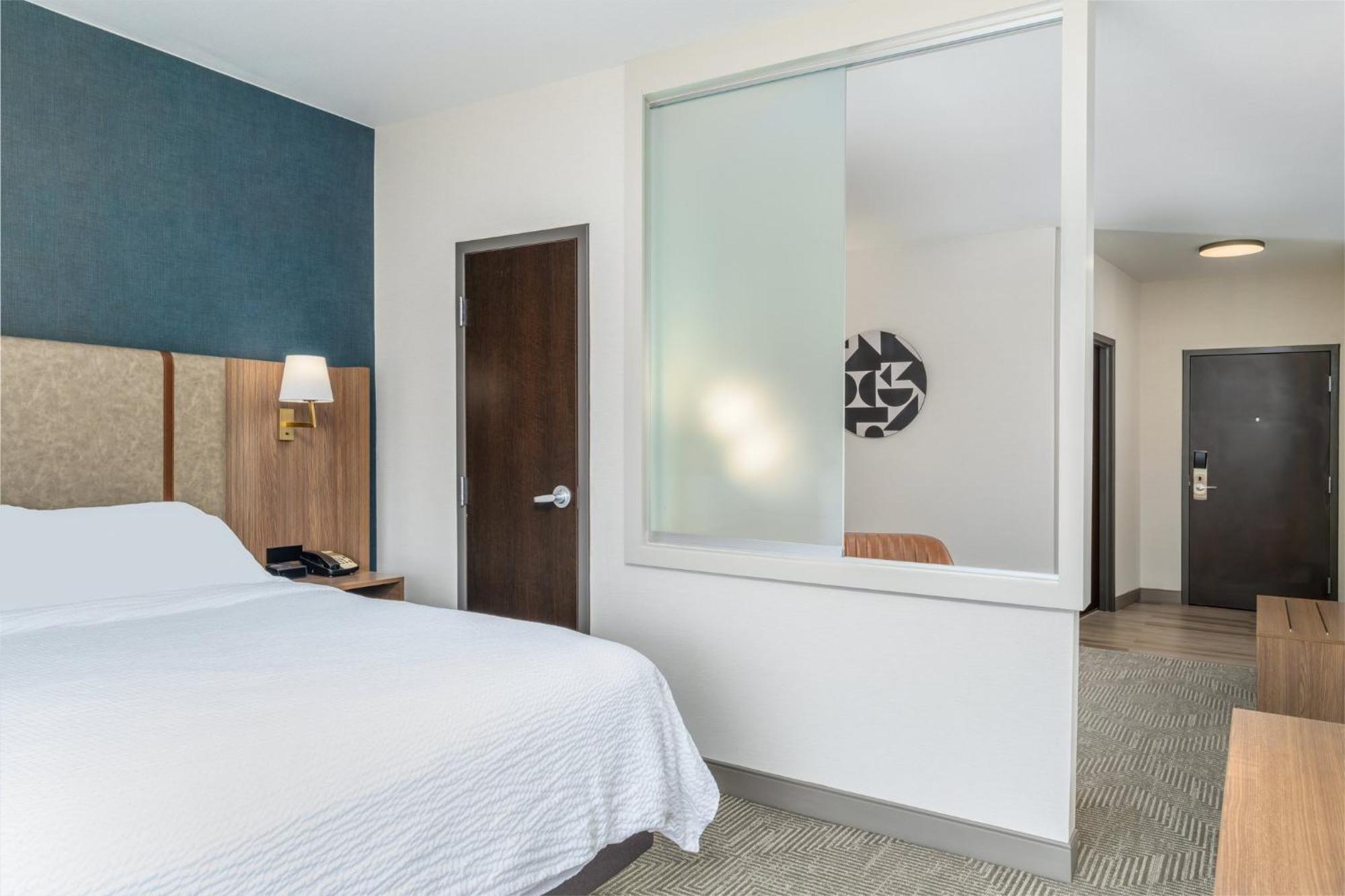 One-Bedroom King Suite