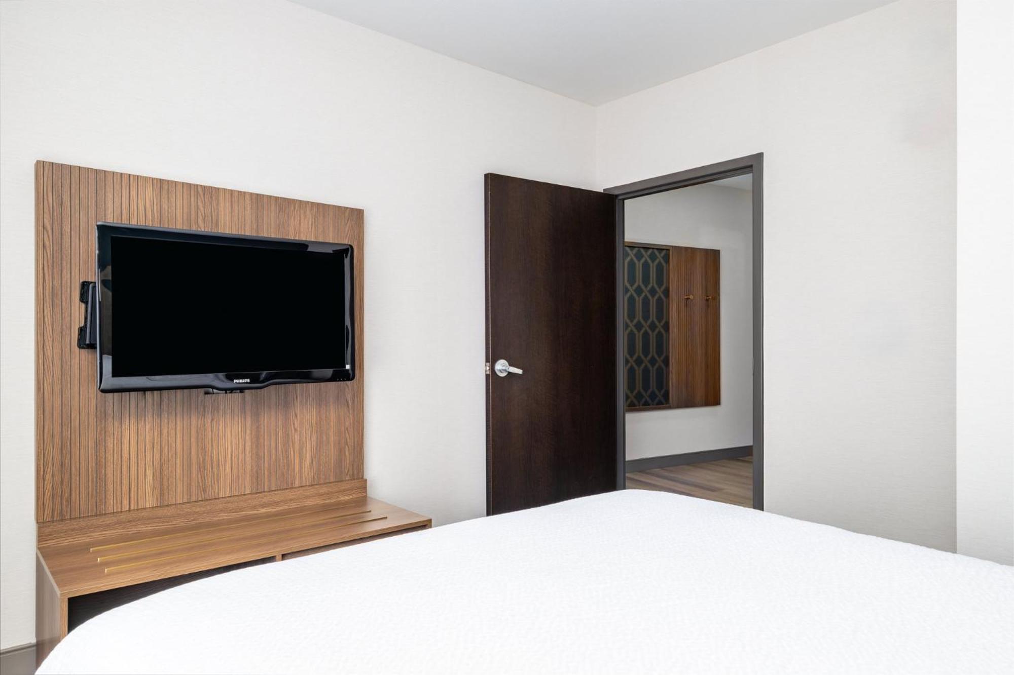 Two-Bedroom Suite One King Bed One Queen Bed
