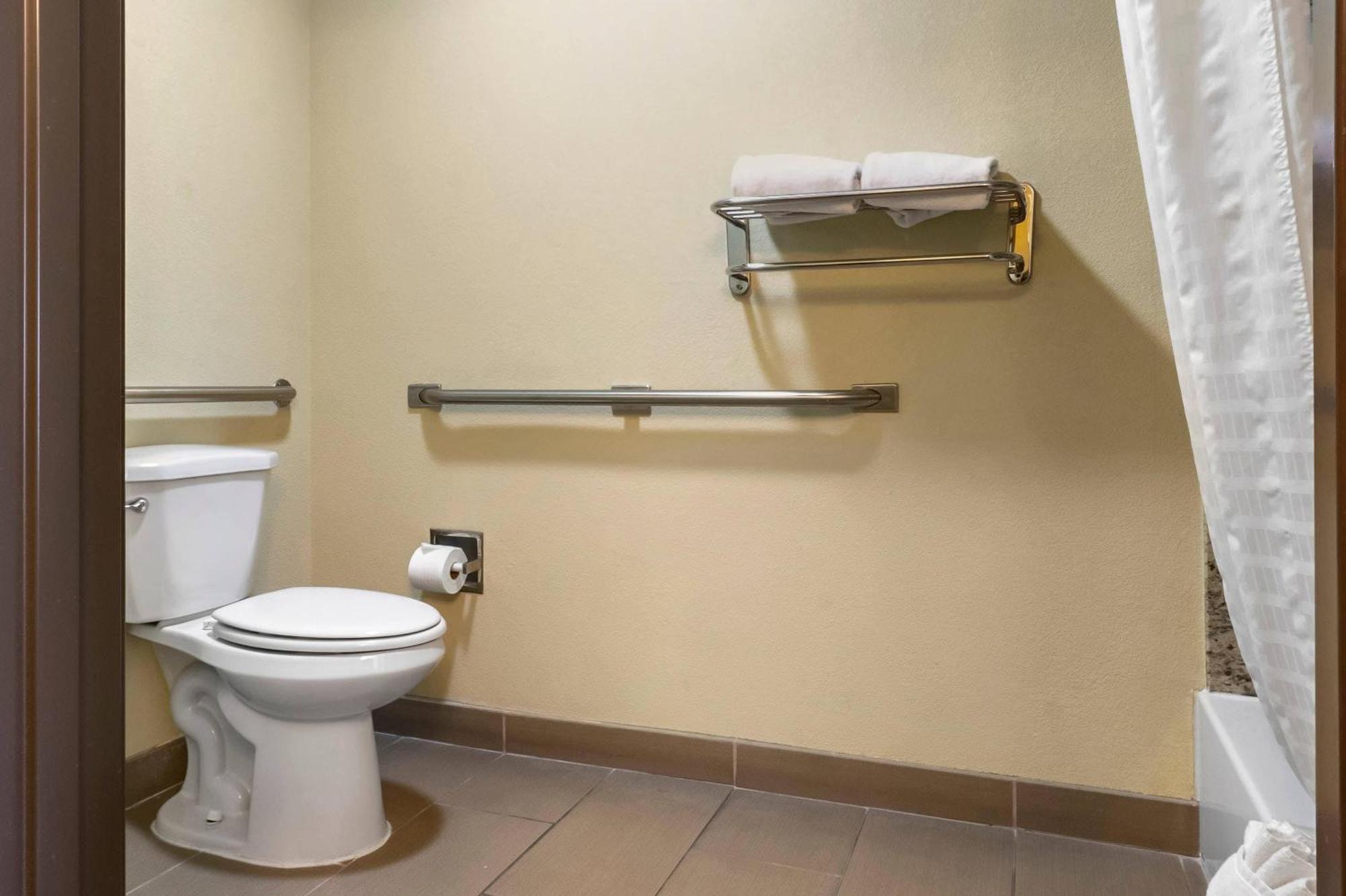 Queen Room Disability Access or Non-Smoking