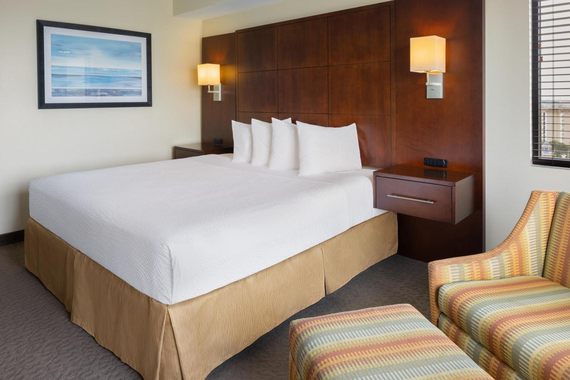 Luxury One-Bedroom King Suite City View No Resort Fee