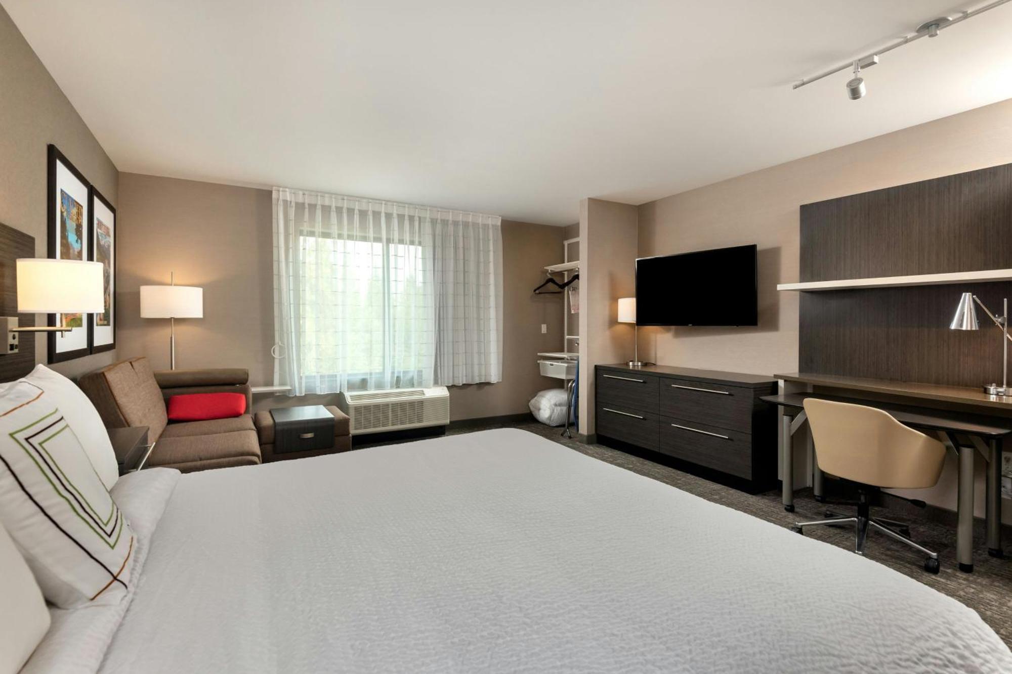 King Studio Suite w or Sofa Bed