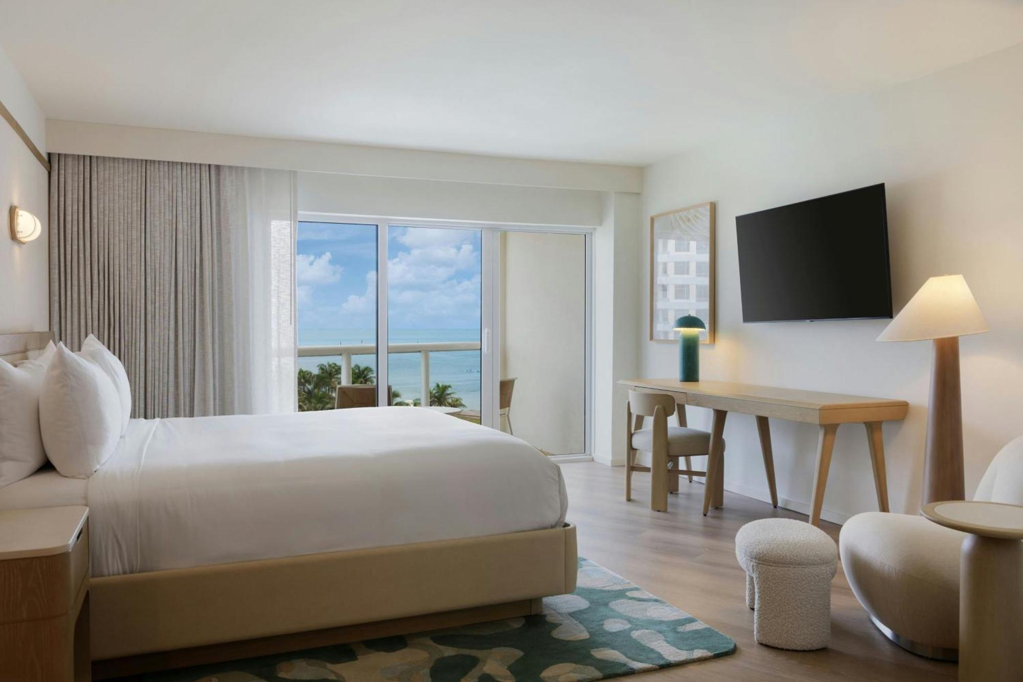 Guest room 1 King Balcony