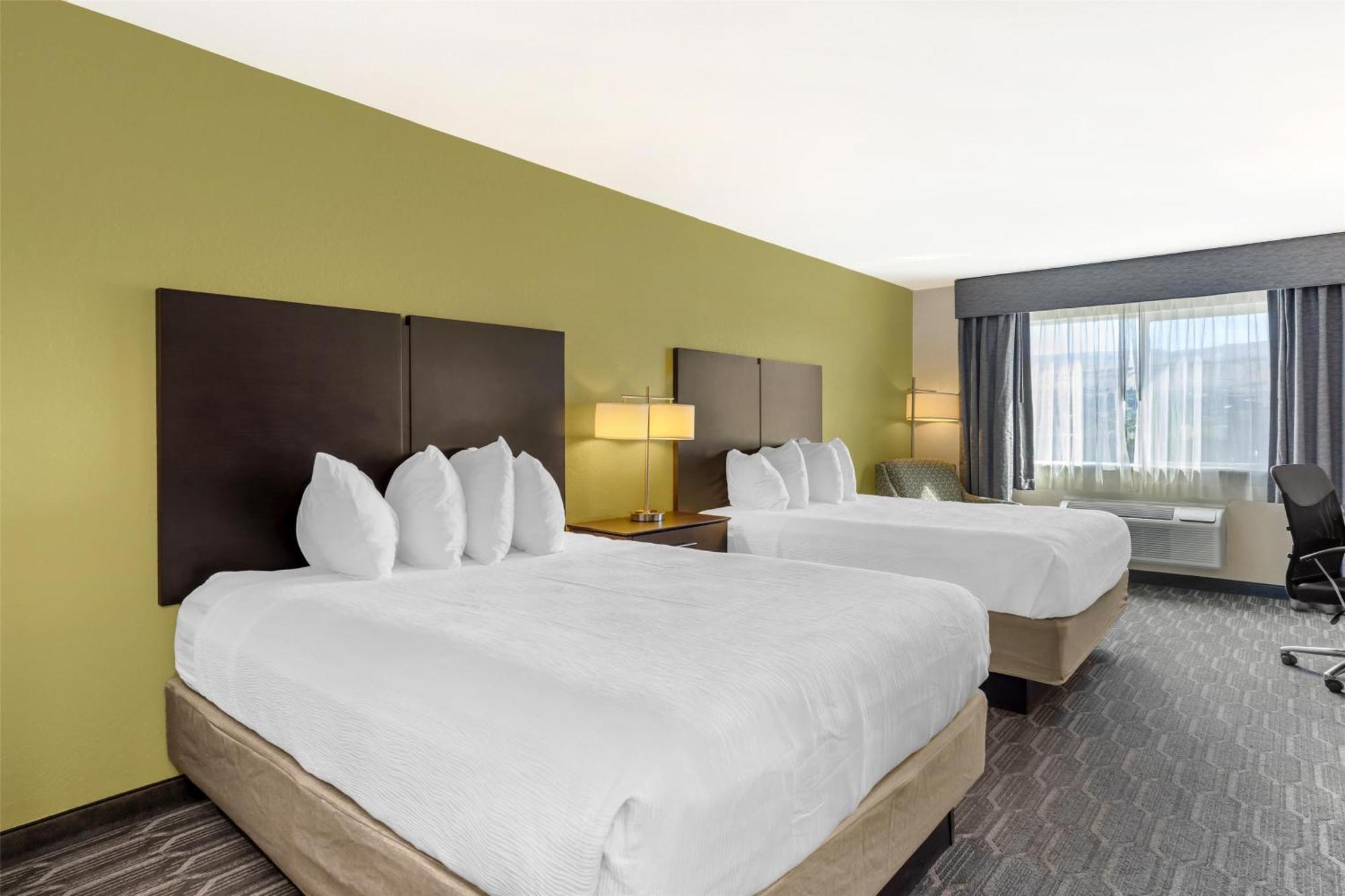 Queen Room Two Queen Beds Non-Smoking