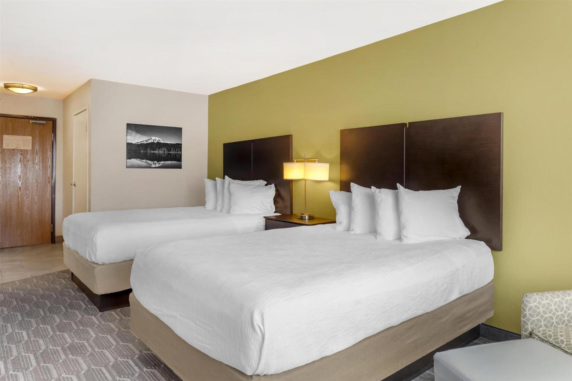 Queen Room Two Queen Beds Non-Smoking