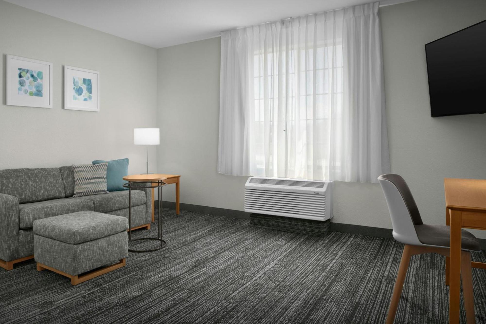 One-Bedroom Queen Suite Sofa Bed