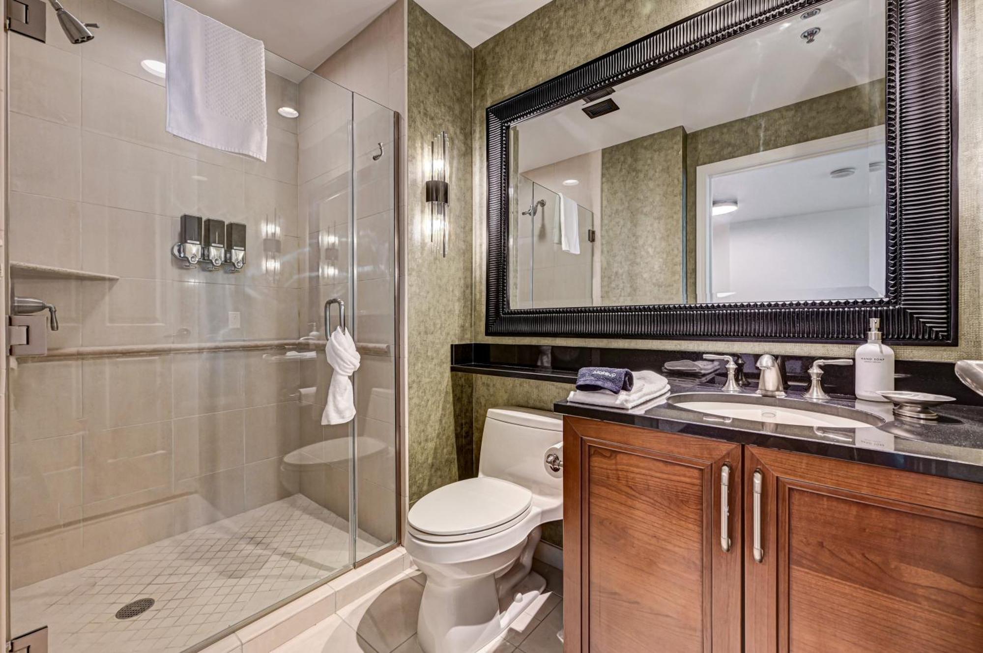 Superior King Suite