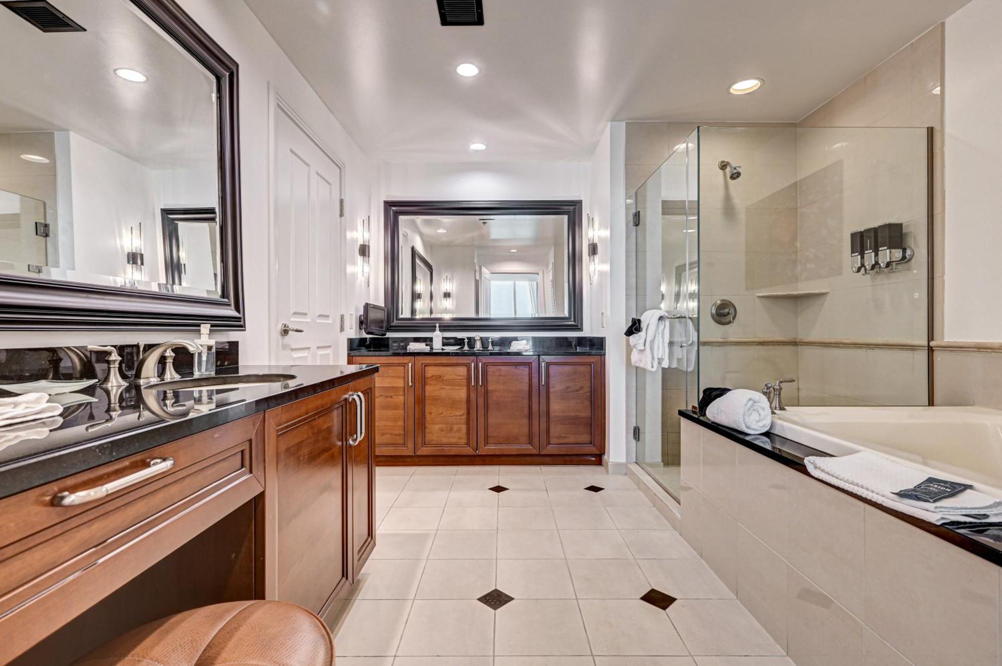 Superior King Suite