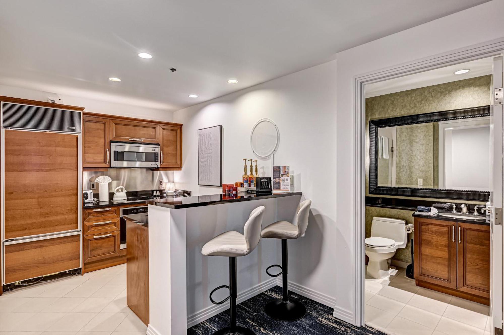 Superior King Suite