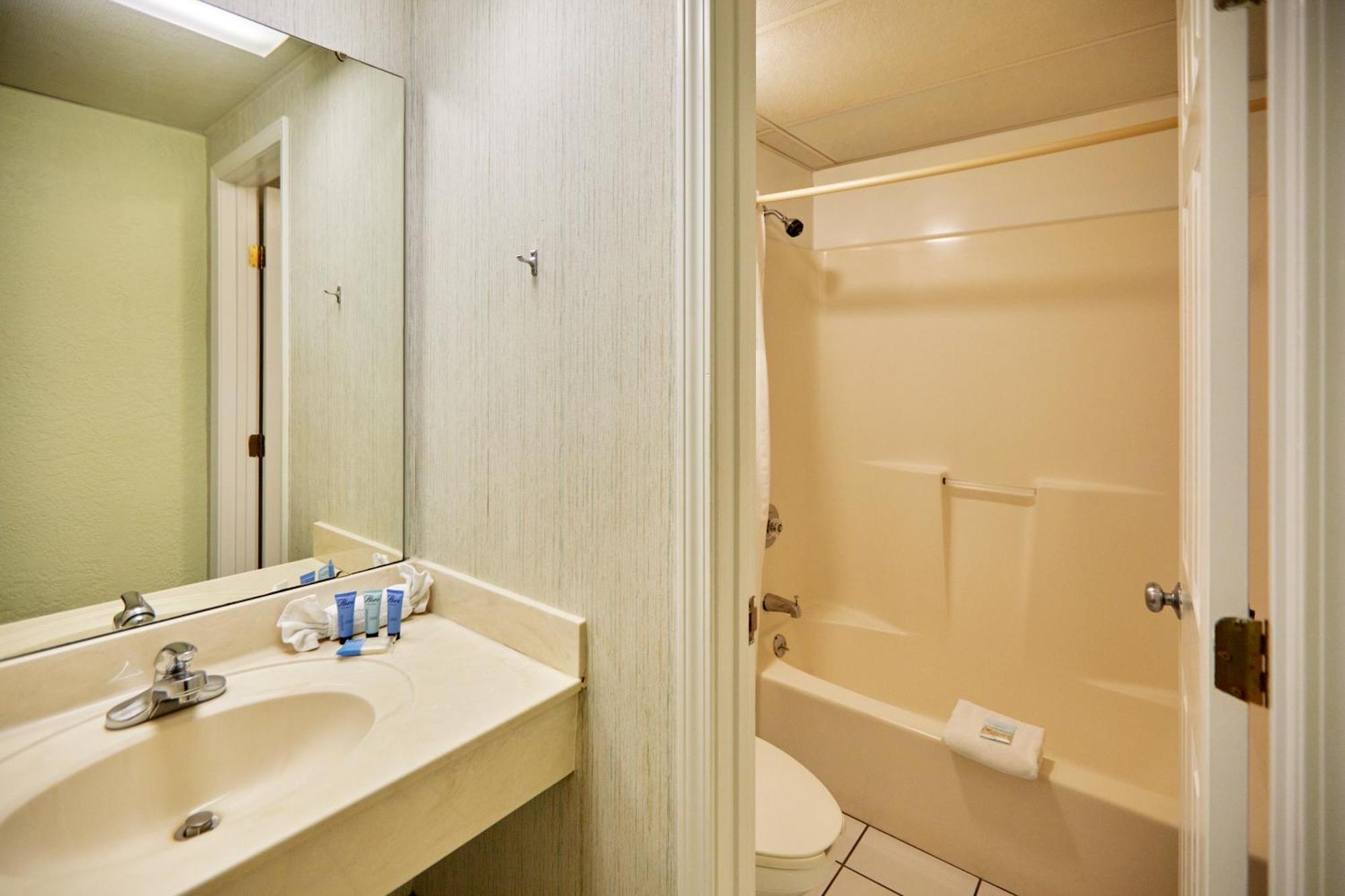 Classic Room Queen or Queen Northside No Beach View