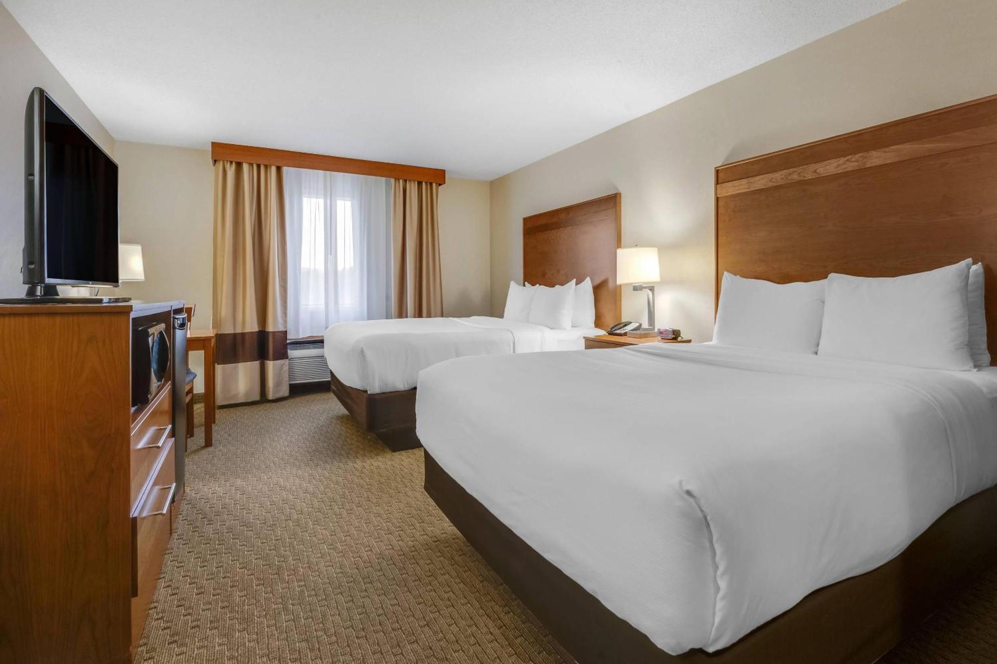 Queen Room Two Queen Beds Pet Friendly or Ground floor