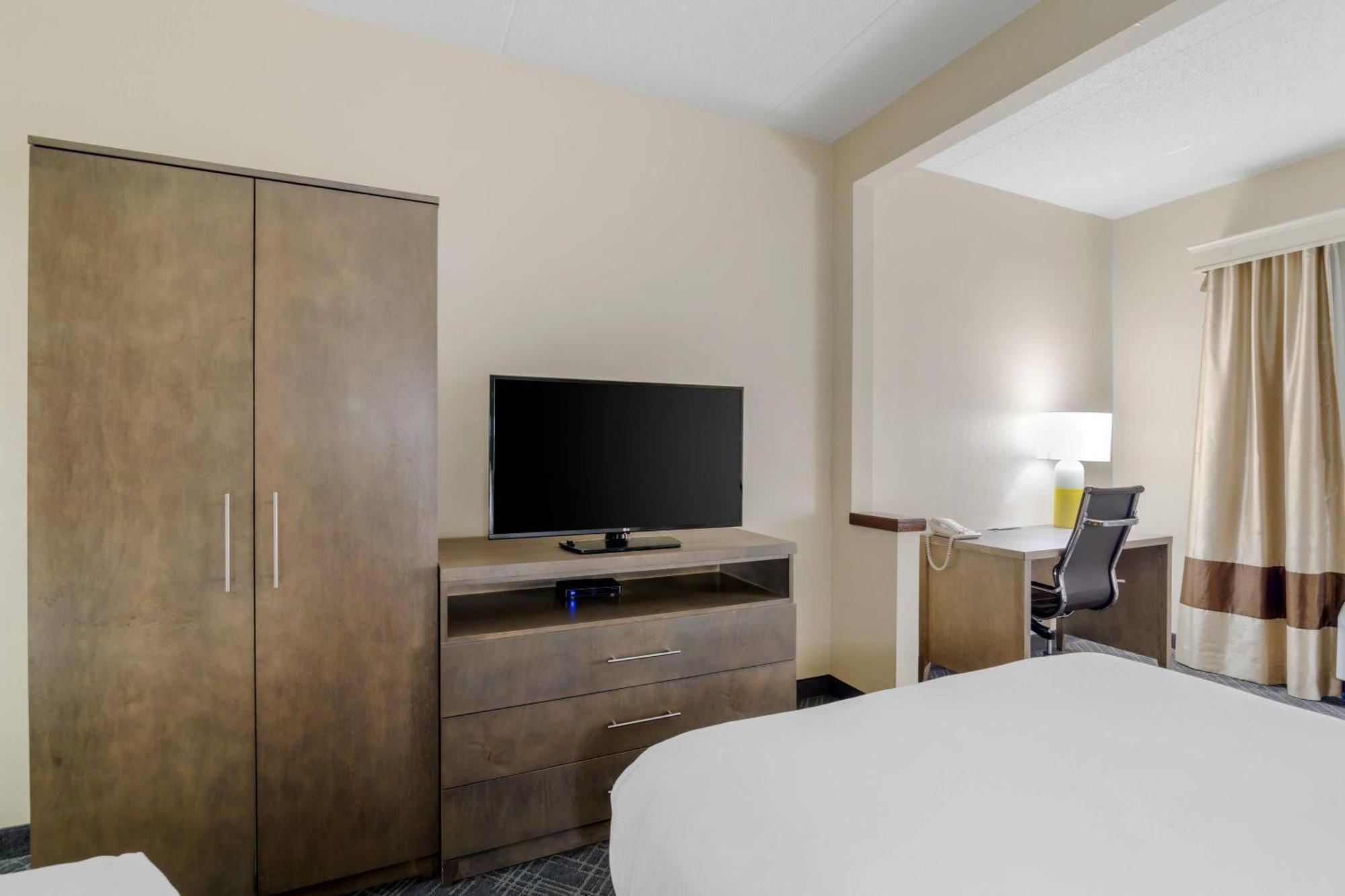 Queen Room Two Queen Beds Non-Smoking