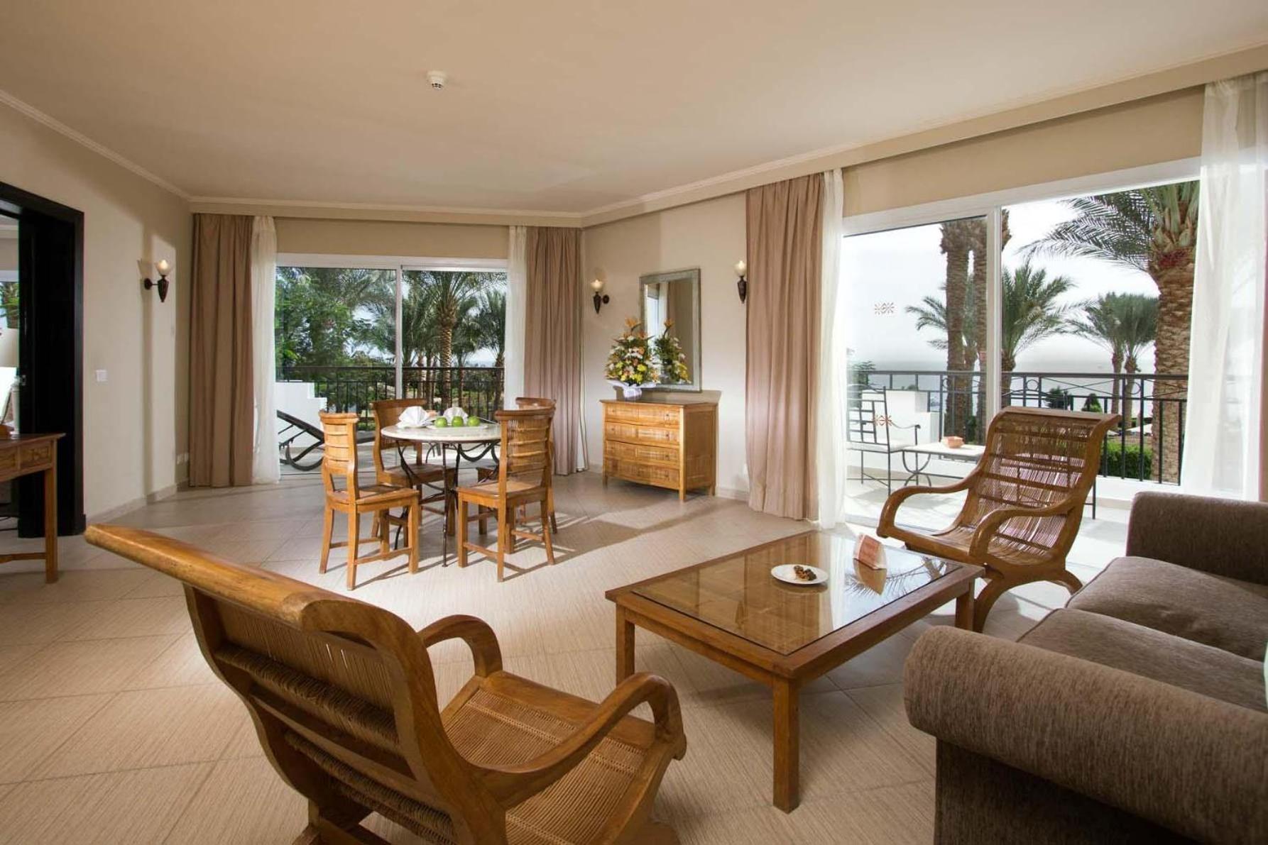 Junior Suite Queen Bed Sea View