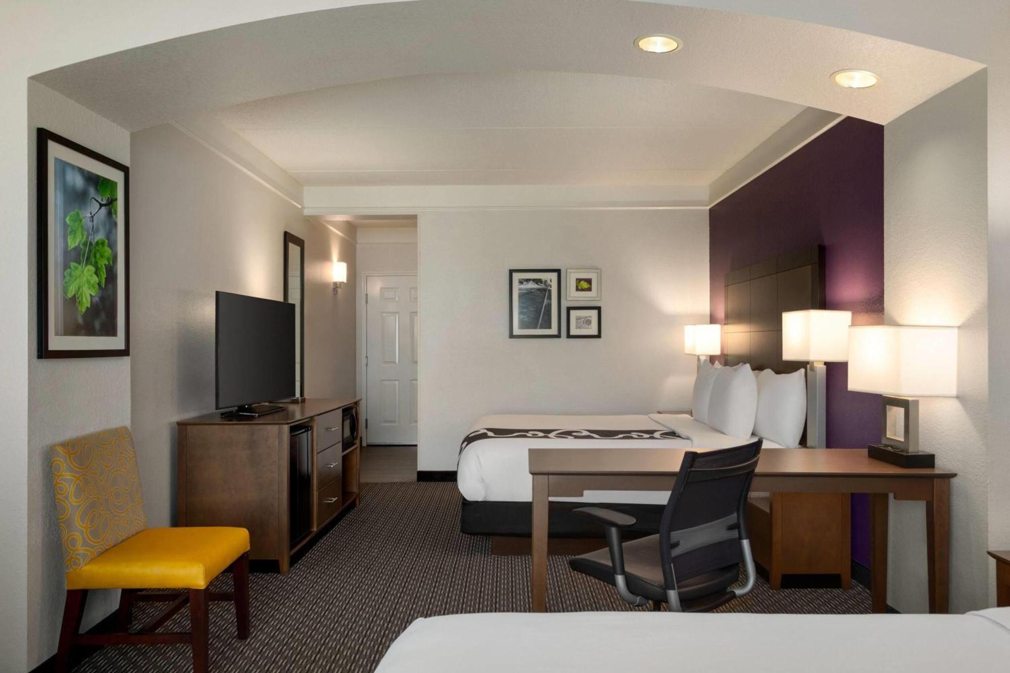 Deluxe Quadruple Room Non-Smoking