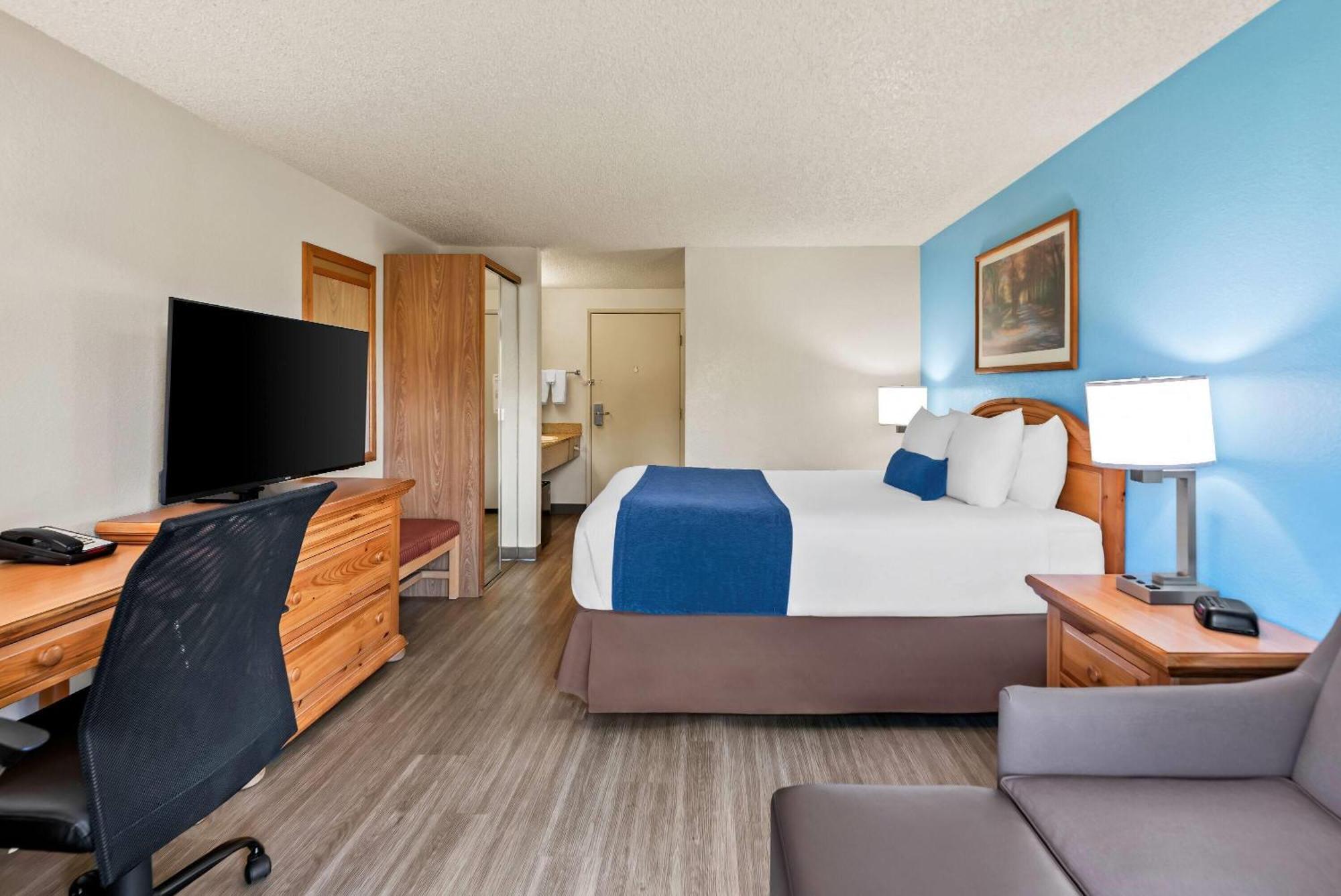 Queen Room River View Non-Smoking