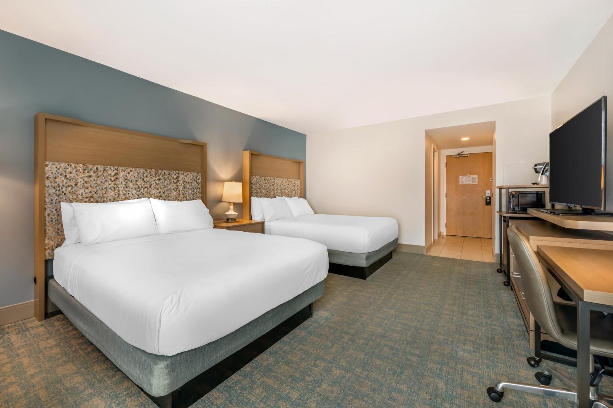 Queen Room Two Queen Beds Disney Fireworks View