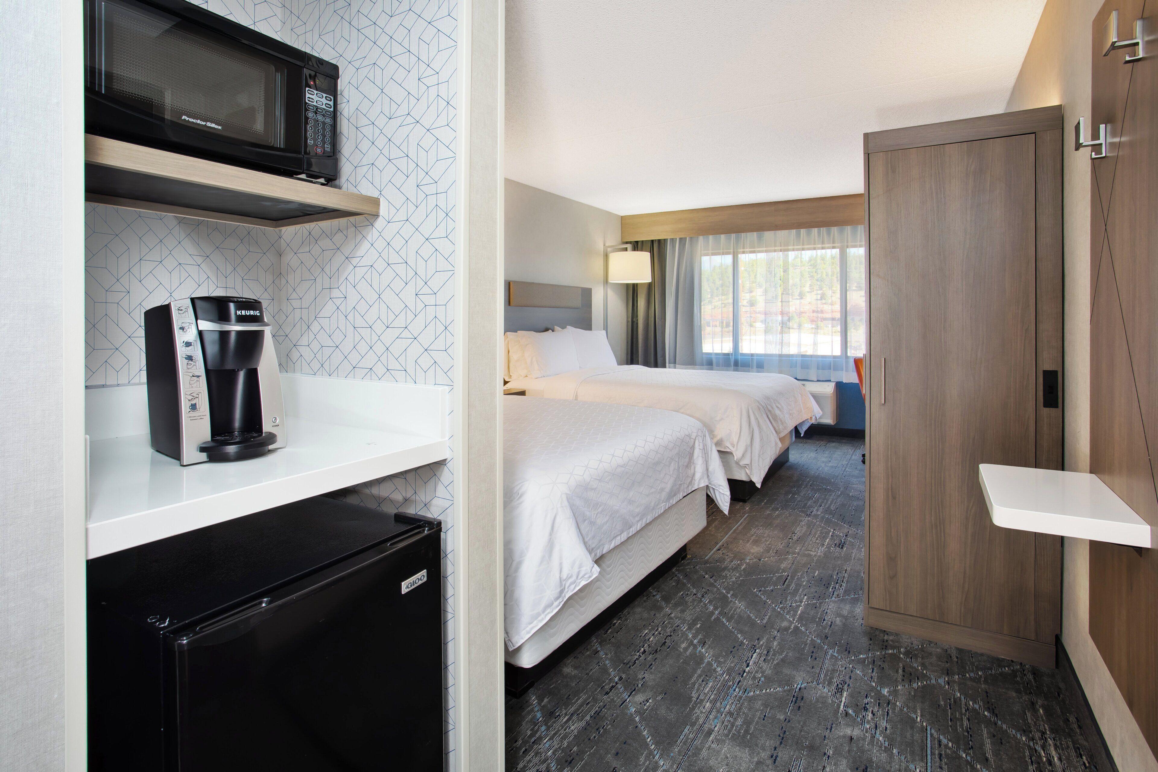 Standard Queen Room Two Queen Beds